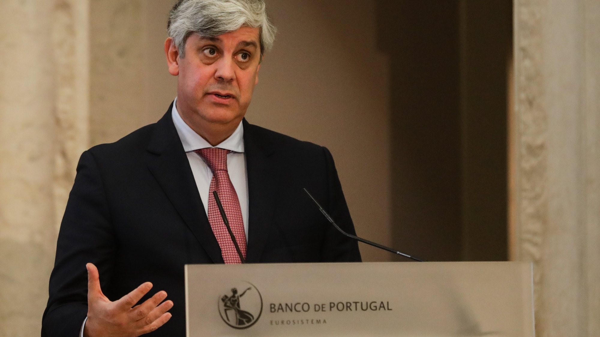 O governador do Banco de Portugal, Mário Centeno, intervém durante a apresentação do Boletim Económico de dezembro, que inclui projeções para a evolução da economia portuguesa no período 2020 a 2023, na sede em Lisboa, 14 de dezembro de 2020. TIAGO PETINGA/POOL/LUSA