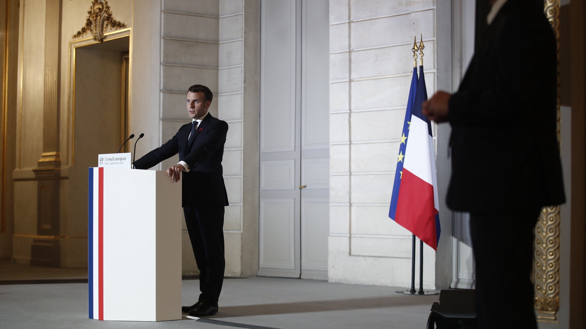 Presidente francês Macron manda fechar todas as escolas do país devido ao  coronavírus - Revista de Imprensa