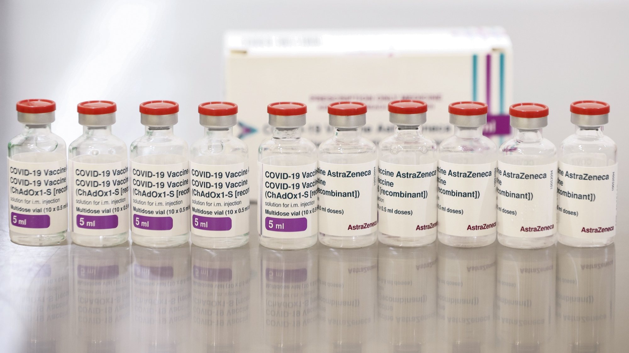 epa09352776 A view of multidose vials of AstraZeneca COVID-19 vaccine at a mass coronavirus disease (COVID-19) vaccination hub at the Showgrounds in Melbourne, Victoria, Australia, 19 July 2021. Victoria entered a lockdown on 15 July, amid a surge of COVID-19 cases.  EPA/DANIEL POCKETT AUSTRALIA AND NEW ZEALAND OUT
