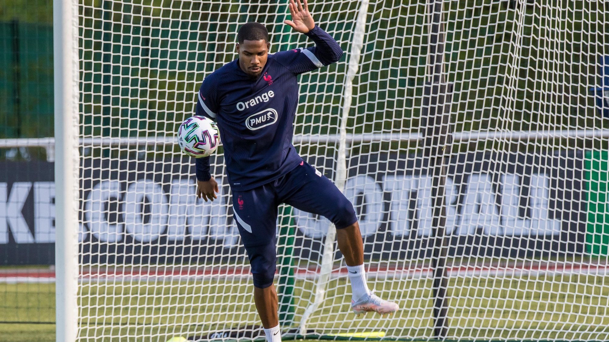 epa09231760 French national soccer team goalkeeper Mike Maignan attends his team&#039;s training session in Clairefontaine-en-Yvelines, outside Paris, France, 27 May 2021. The French team is preparing for the upcoming UEFA EURO 2020 soccer championship.  EPA/CHRISTOPHE PETIT TESSON