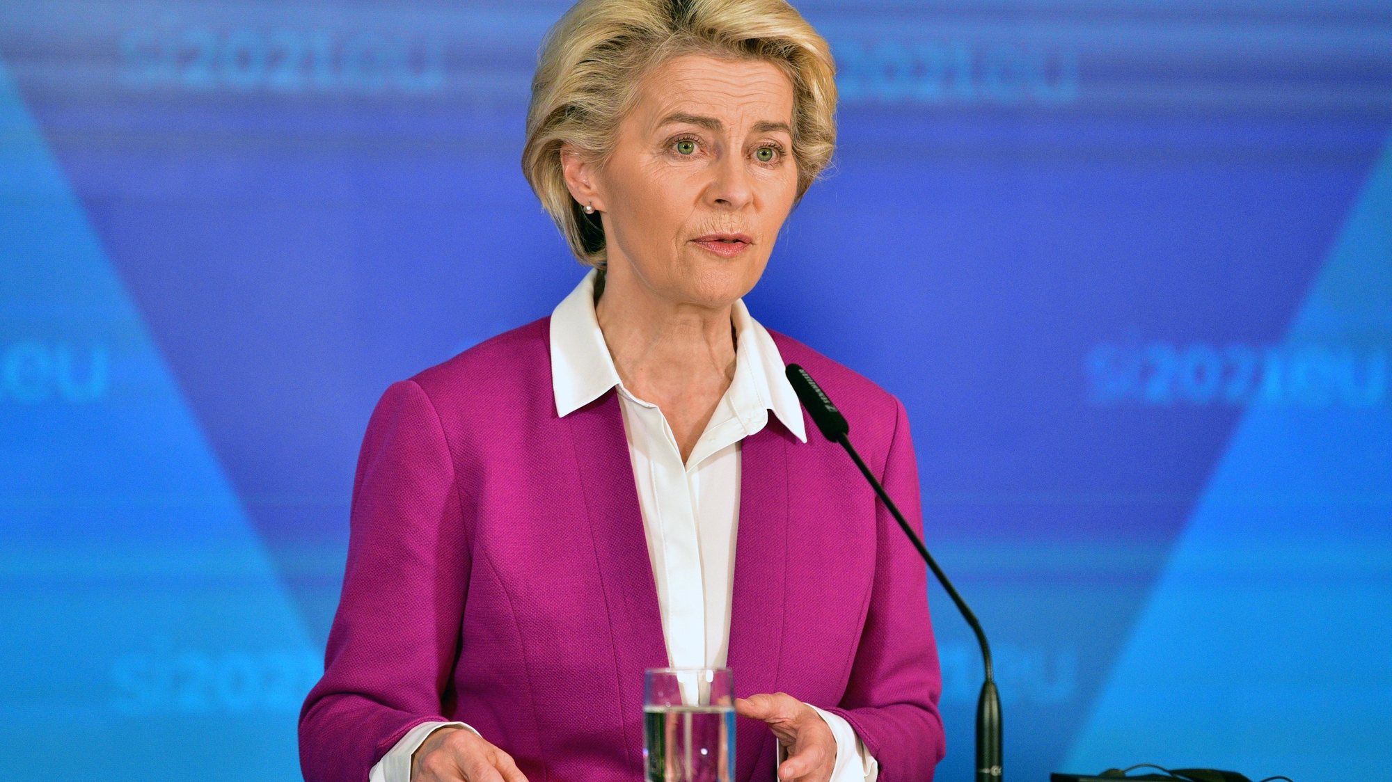 epa09509101 President of the European Commission, Ursula von der Leyen, attends a press conference during an EU-Western Balkans summit in Brdo pri Kranju, in Kranj, Slovenia, 06 October 2021. The summit, part of the EU&#039;s strategic engagement with the Western Balkans, is hosted by the Slovenian presidency of the Council and brings together leaders from EU member states and the six Western Balkans partners (Albania, Bosnia and Herzegovina, Serbia, Montenegro, North Macedonia and Kosovo).  EPA/IGOR KUPLJENIK