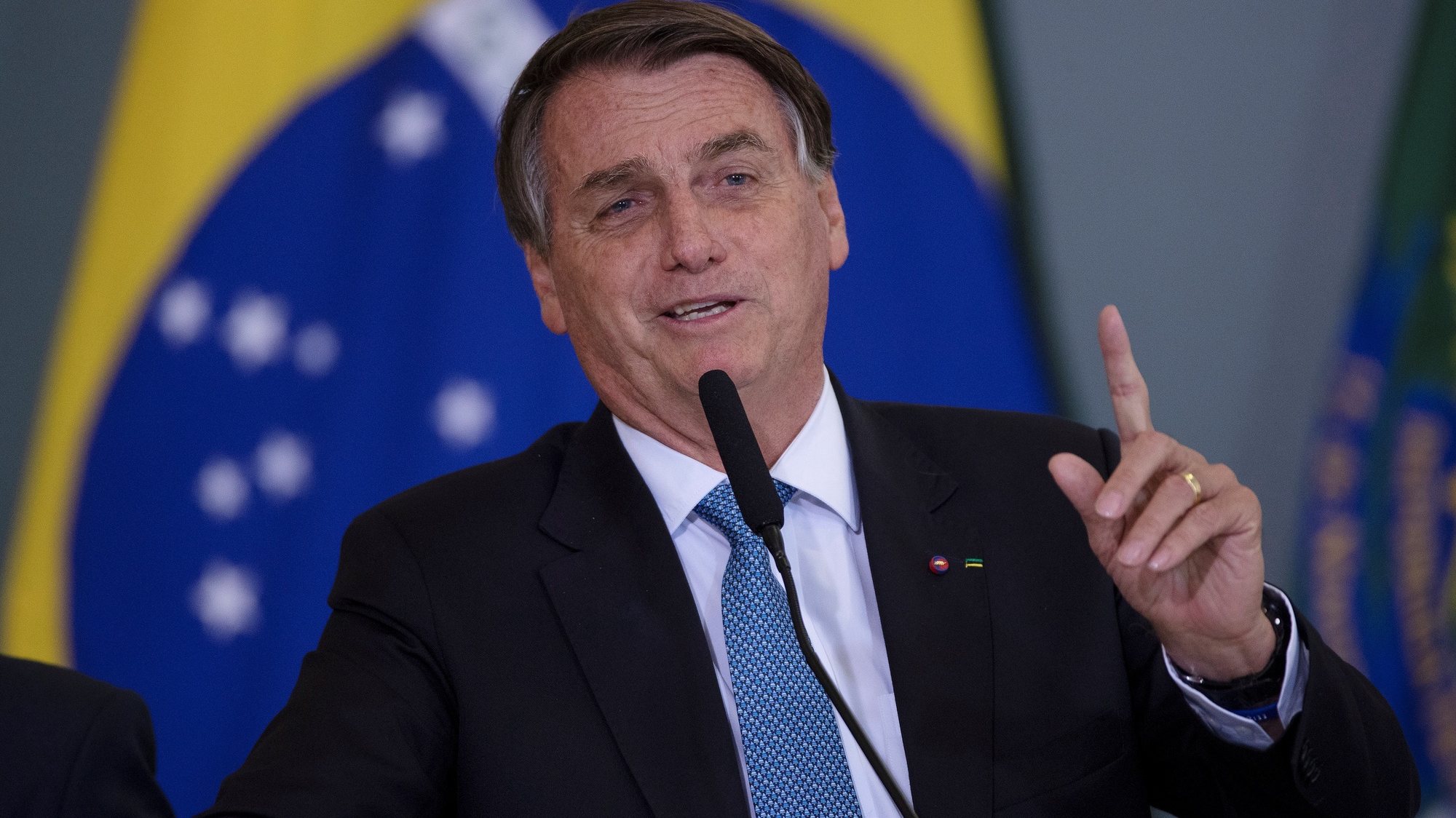 epa09512183 Brazilian President Jair Bolsonaro participates in a ceremony of Modernization of the Standards of Safety and Health at Work at the Palacio do Planalto in Brasilia, Brazil, 07 October 2021. The Senate commission investigating the Brazilian government&#039;s management of covid-19 extended its interrogations on 07 October due to new suspicions that President Jair Bolsonaro is still pressing for ineffective remedies.  EPA/JOEDSON ALVES
