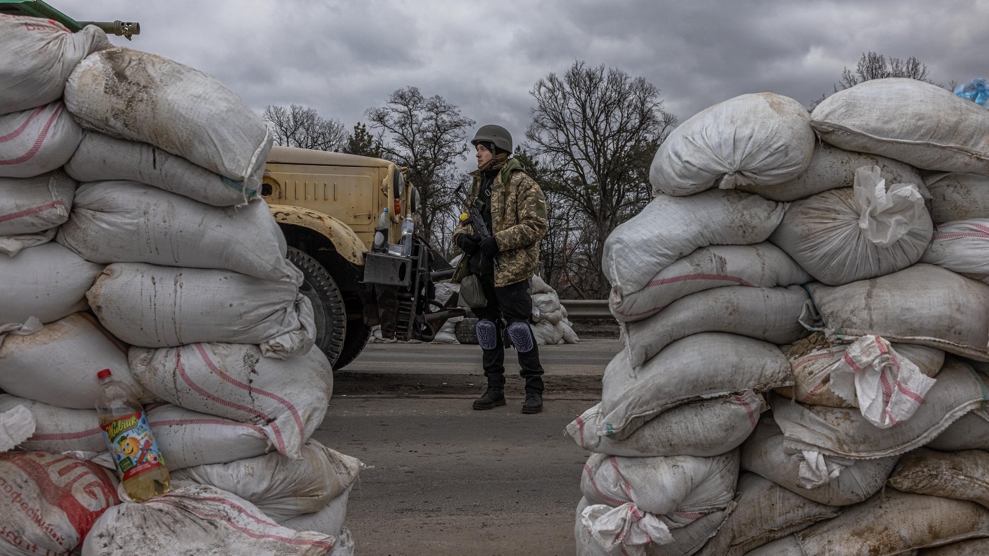 epa09804490 A member of the Territorial Defense Forces stands guard at a checkpoint in the eastern frontline of Kyiv (Kiev) region, Ukraine, 05 March 2022. According to the United Nations (UN), at least one million people have fled Ukraine to neighboring countries since the beginning of Russia&#039;s military aggression on 24 February 2022.  EPA/ROMAN PILIPEY