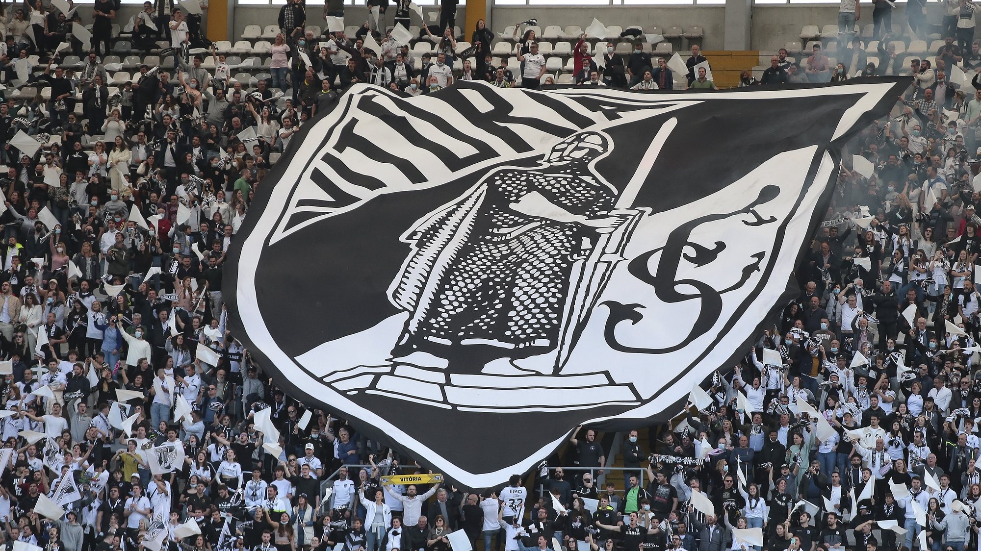 Vitoria de Guimaraes` fans during their Portuguese First First League soccer match with FC Porto held at D. Afonso Henriques Stadium in Guimarães, Portugal 10th April 2022. MANUEL FERNANDO ARAUJO/LUSA