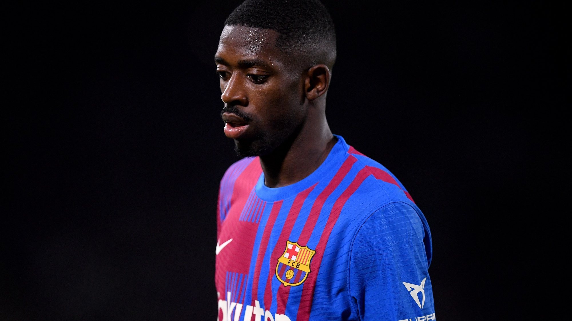 epa09974389 Ousmane Dembele of Barcelona prepares to take a corner kick during the friendly match between FC Barcelona and the A-Leagues All Stars, in Sydney, Australia, 25 May 2022.  EPA/DAN HIMBRECHTS NO ARCHIVING, EDITORIAL USE ONLY AUSTRALIA AND NEW ZEALAND OUT