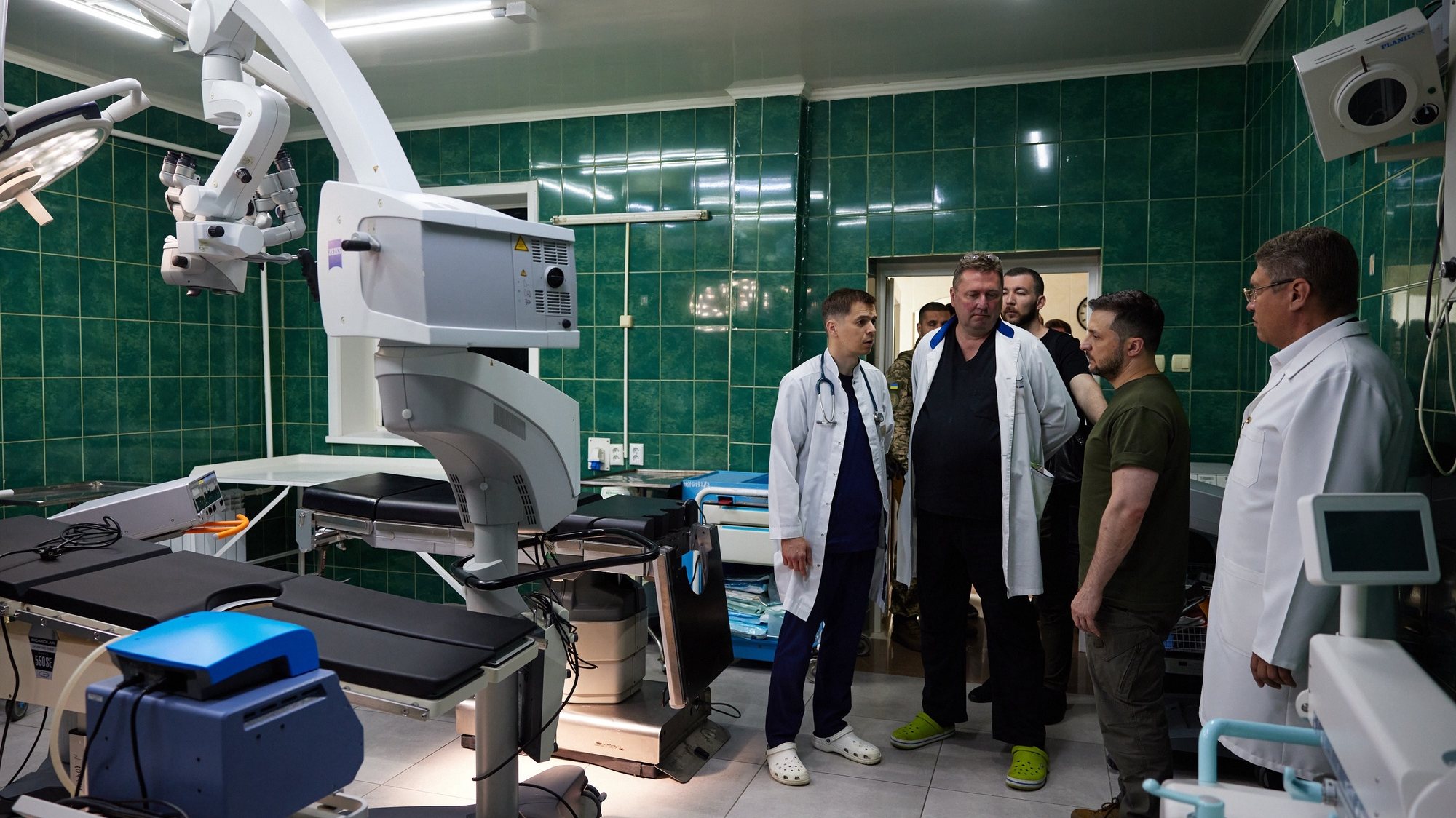 epa10019949 A handout photo made available by the Ukrainian Presidential Press Service shows Ukrainian President Volodymyr Zelensky (2-R) during a visit to a local hospital, in the Black Sea port city of Mykolaiv, southern Ukraine, 18 June 2022. During a working visit to the Mykolaiv region, President Zelensky visited the ambulance hospital in Mykolaiv where he inspected medical equipment and the surgery department as well as meeting with servicemen and civilians receiving medical treatment.  EPA/UKRAINIAN PRESIDENTIAL PRESS SERVICE HANDOUT -- MANDATORY CREDIT: UKRAINIAN PRESIDENTIAL PRESS SERVICE -- HANDOUT EDITORIAL USE ONLY/NO SALES