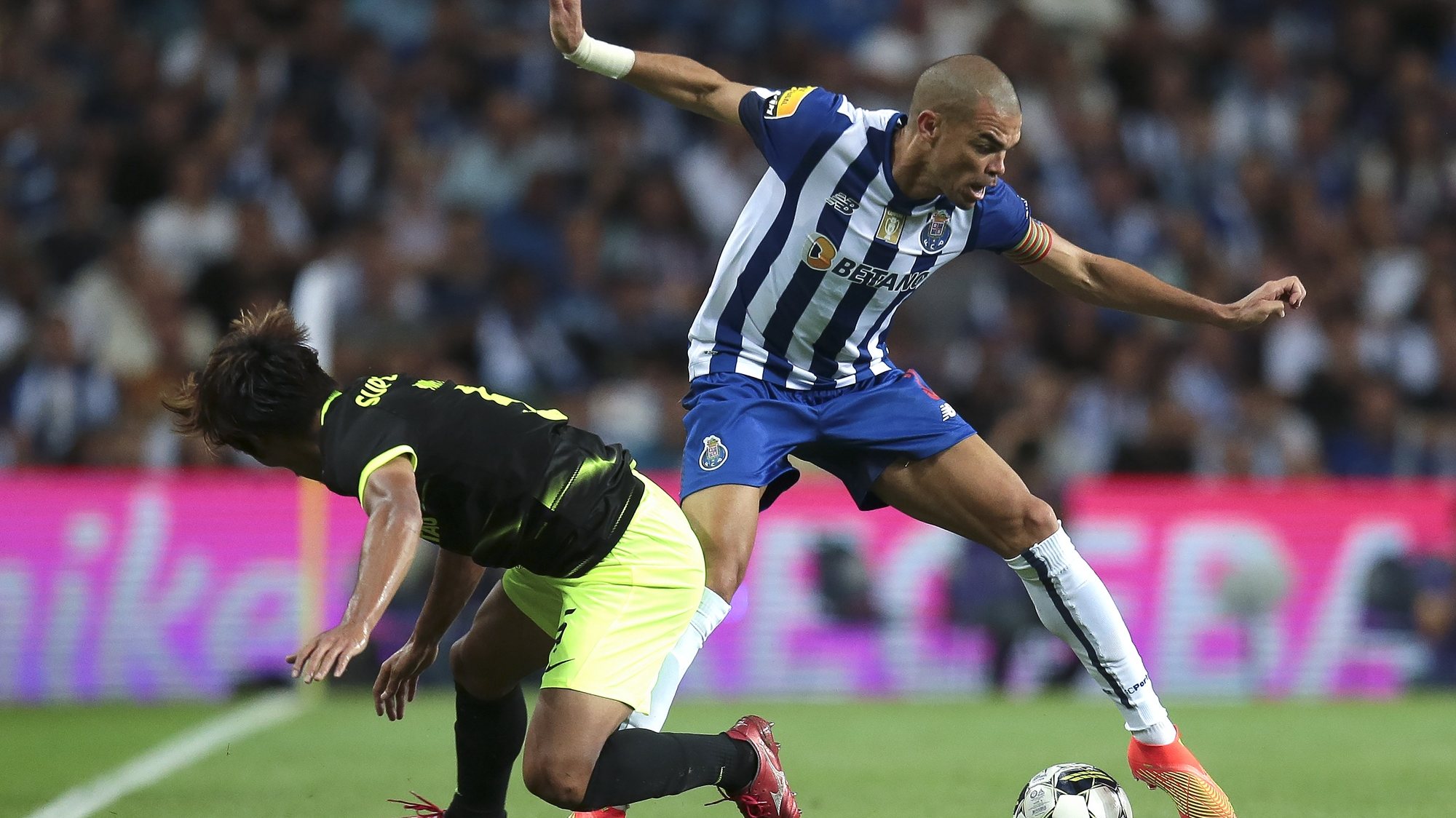FC Porto&#039;s Pepe (R) fights for the ball with Sporting’s Hidemasa Morita (L) during the Portuguese First League soccer match, between FC Porto and Sporting, at Dragao Stadium in Porto, Portugal, 20 August 2022. MANUEL FERNANDO ARAUJO/LUSA