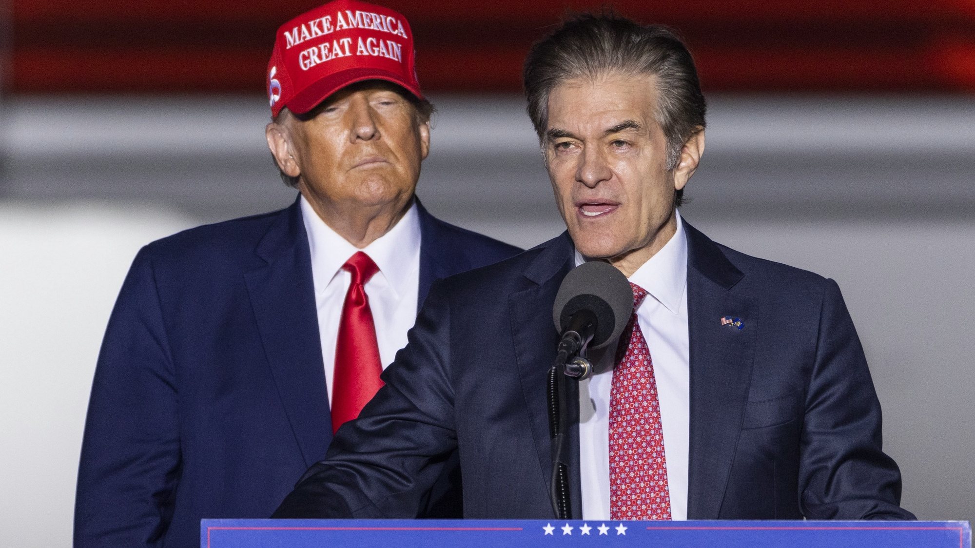 epa10289185 Former President Donald Trump (L) and Republican Senate candidate Mehmet Oz (R) attend a campaign rally in Latrobe, Pennsylvania, USA, 05 November 2022. The US midterm elections are held every four years at the midpoint of each presidential term and this year include elections for all 435 seats in the House of Representatives, 35 of the 100 seats in the Senate and 36 of the 50 state governors as well as numerous other local seats and ballot issues.  EPA/JIM LO SCALZO
