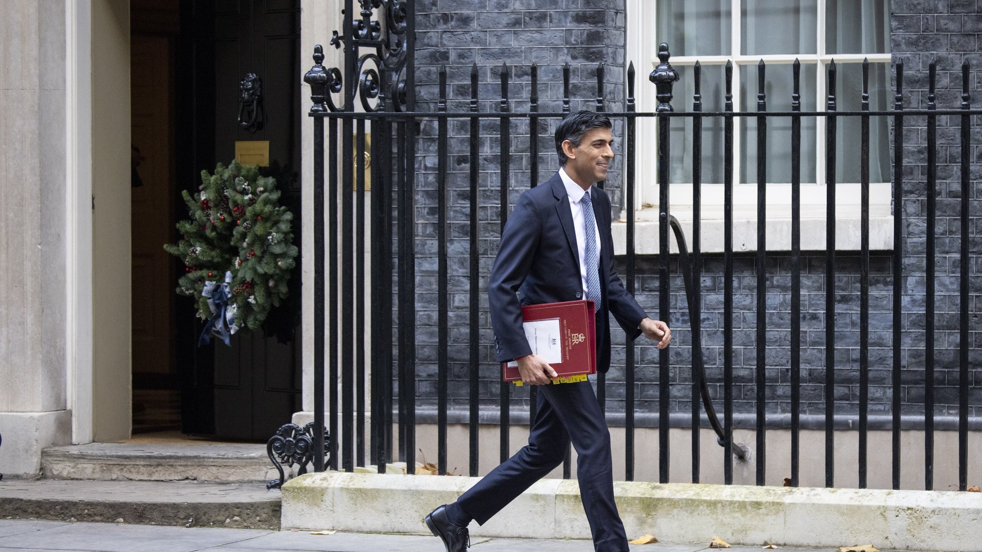 epa10338489 British Prime Minister Rishi Sunak departs his official residence at 10 Downing Street to appear at Prime Minister&#039;s Questions (PMQs) at the Parliament in London, Britain, 30 November 2022. Sunak is under pressure as Royal Mail workers and university lecturers are on industrial strike and health workers in Britain, including nurses, ambulance staff and emergency call handlers called for a strike action before Christmas as well.  EPA/TOLGA AKMEN