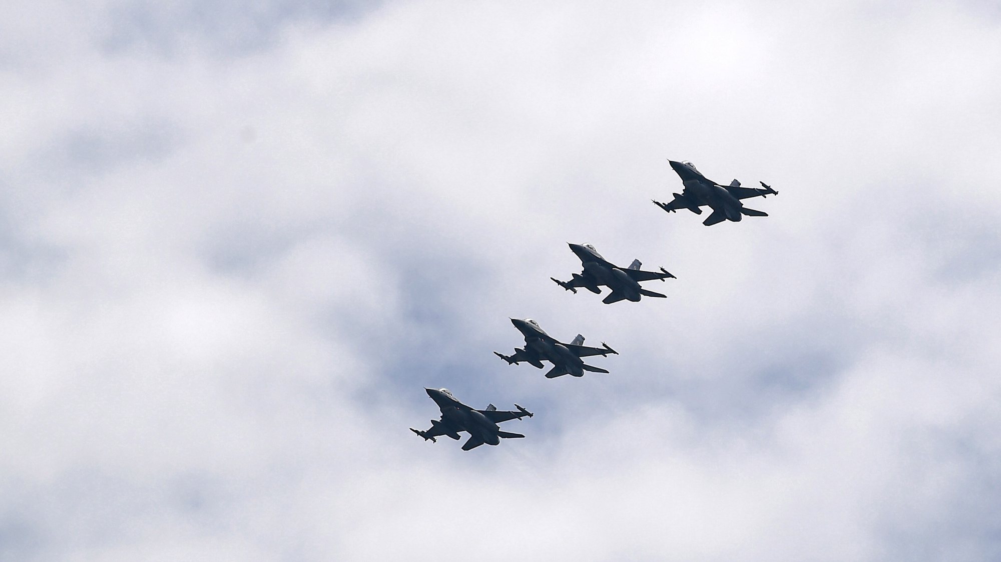 epa10000233 Polish Air Force&#039;s F-16 jets during the Exercise Ramstein Legacy 2022 at the 31st Polish Air Base in Poznan, Poland, 07 June 2022. Poland, Lithuania, Latvia and Estonia will carry out the Exercise Ramstein Legacy, the Allied Air Command&#039;s principal Integrated Air and Missile Defense (IAMD) exercise, from 06 to 10 June. 17 Allied and Partner nations are included in the exercise and will integrate the Surface Based Air and Missile Defence (SBAMD) units under NATO Command and Control.  EPA/JAKUB KACZMARCZYK POLAND OUT