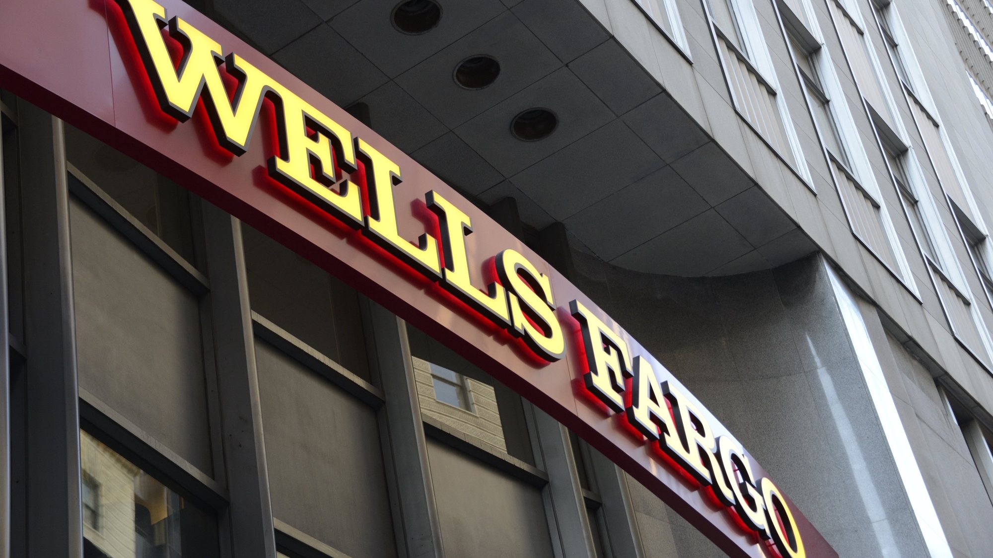 epa06680596 (FILE) - Wells Fargo Bank branch connected to the Wells Fargo Bank and Company headquarters in San Francisco, California, USA.  13 January 2017 (issued 19 April 2018). US federal regulators are preparing to fine Wells Fargo bank one billion US dollars for its practices involving mortgage and auto businesses.  EPA/JOHN G. MABANGLO