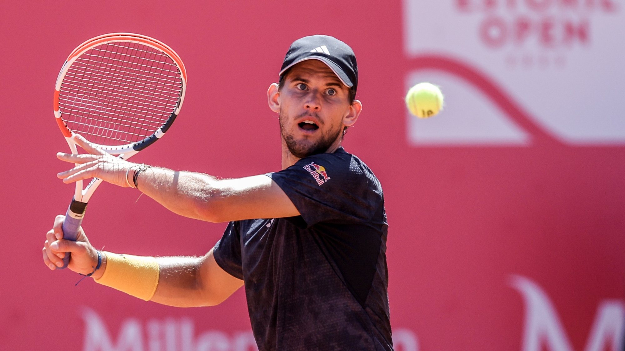 Dominic Thiem from Austria in action against Ben Shelton from United States of America in the round of 16 match at the Estoril Open Tennis tournament in Estoril, on the outskirts of Lisbon, Portugal, 06 of April 2023. MIGUEL A. LOPES/LUSA