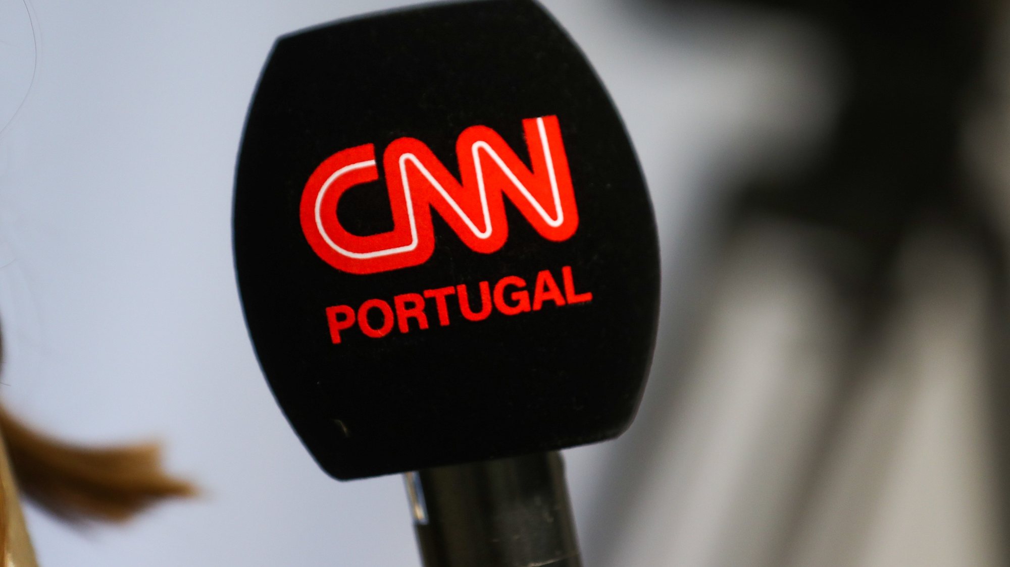 Microfone da CNN - Portugal, Lisboa, 03 de dezembro de 2021. ANTÓNIO COTRIM/LUSA