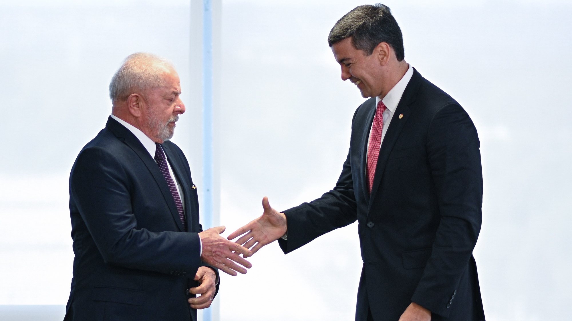 epa10631663 The President of Brazil, Luiz Inacio Lula da Silva (L), greets the President-elect of Paraguay, Santiago Pena (R), during a meeting at the Planalto Palace in Brasilia, Brazil, 16 May 2023.  EPA/Andre Borges