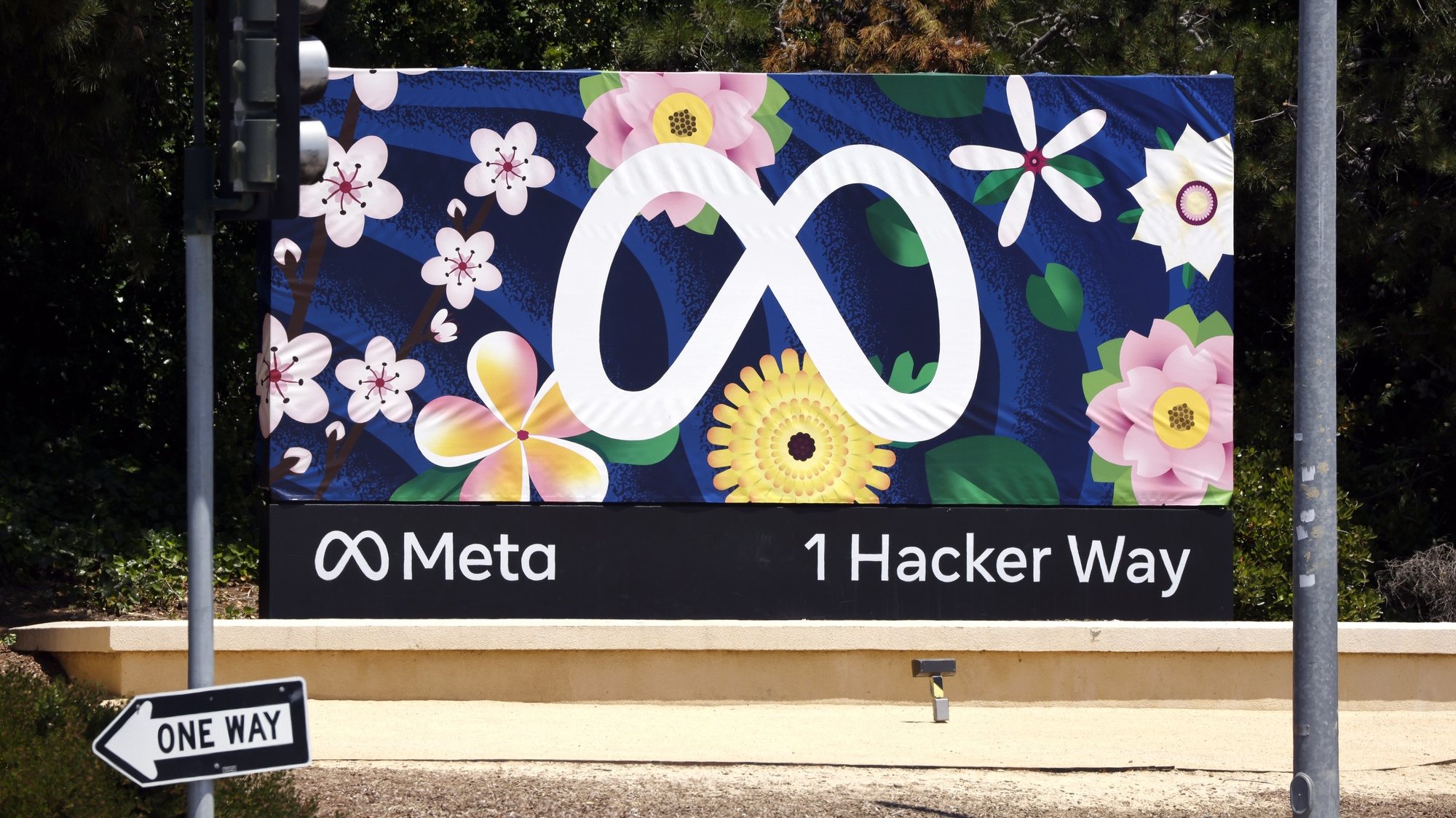 epa10646660 Meta logo in front of their headquarters in Menlo Park, California, USA, 22 May 2023. Meta has been hit with a 1.2 billion euro fine for sending millions of privacy data from Europeans to the United States.  EPA/JOHN G. MABANGLO
