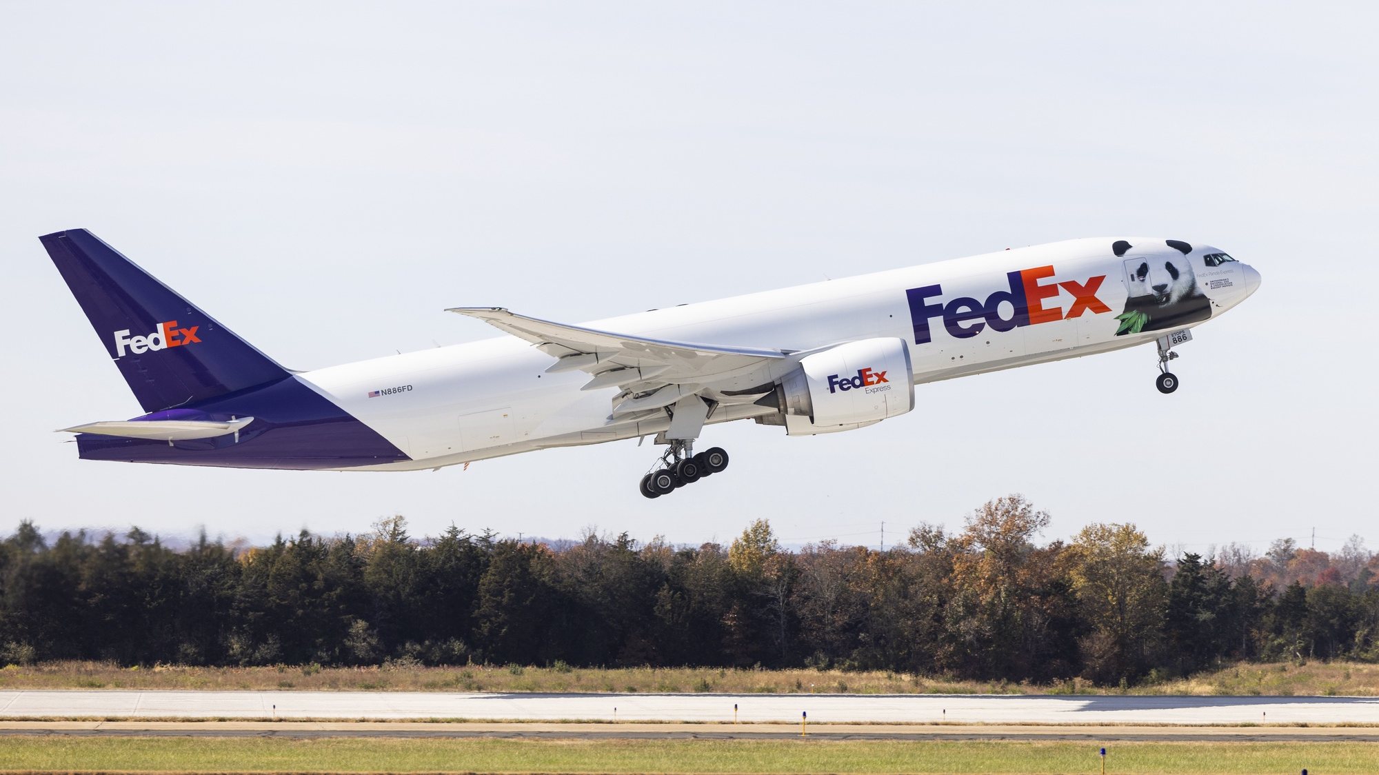 epa10964850 A special FedEx flight takes off with Washington DC’s three giant pandas for their 19-hour flight to Beijing, China, at Dulles International Airport in Dulles, Virginia, USA, 08 November 2023. Their departure, part of an exchange agreement with the Chinese government, marks the first time since 1972 that DC&#039;s Smithsonian National Zoo will be without the celebrated animals.  EPA/JIM LO SCALZO