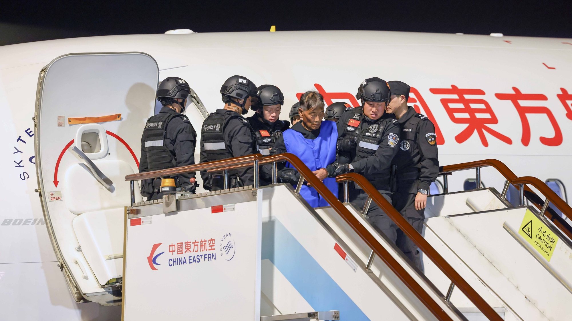 Entre os 352 detidos chineses, 51 eram fugitivos procurados pelas autoridades chinesas e 21 são considerados figuras &quot;chave&quot; de uma organização dedicada à fraude