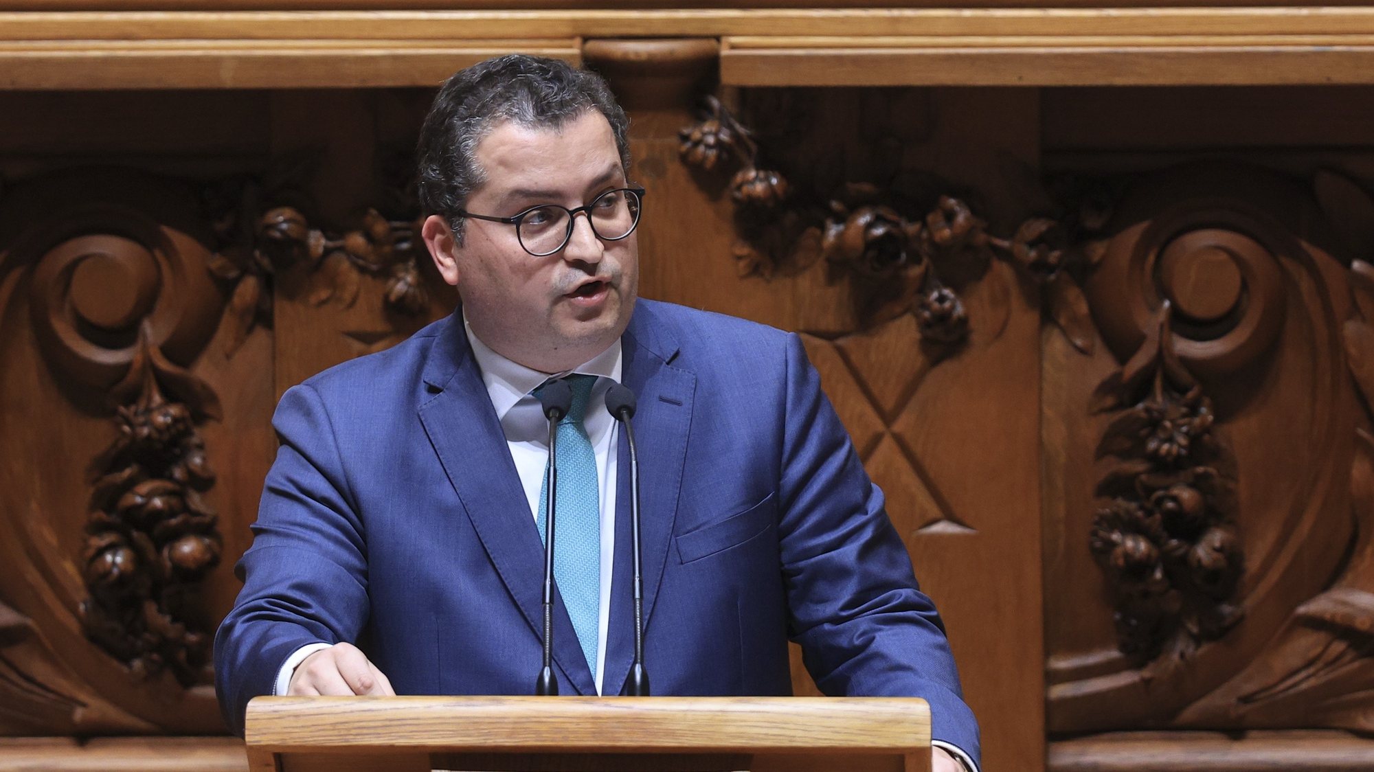 O ministro de Estado e das Finanças, Joaquim Miranda Sarmento, intervém durante a sessão plenária de discussão do programa de Governo, na Assembleia da República, em Lisboa, 11 de abril de 2024. ANTÓNIO COTRIM/LUSA