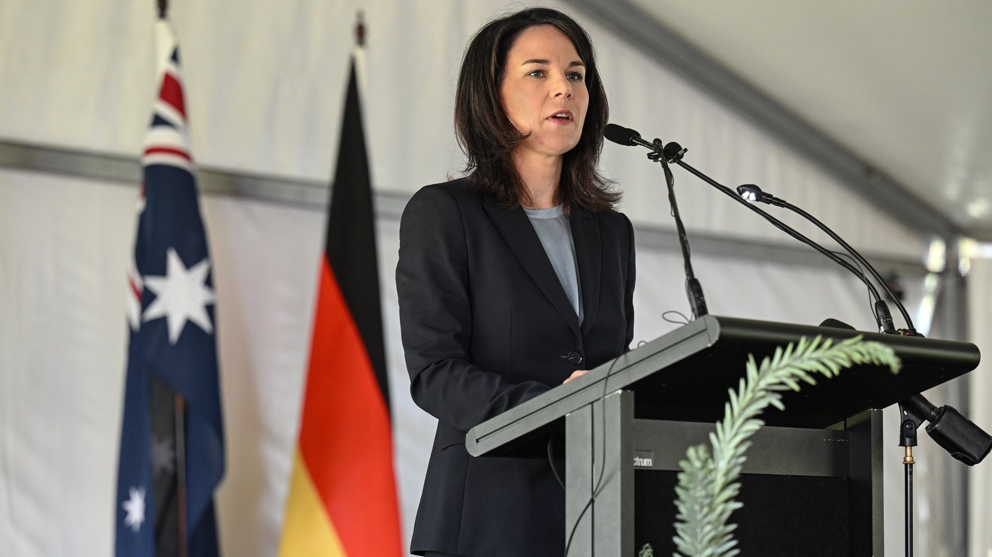 epa11315610 German Minister for Foreign Affairs Annalena Baerbock speaks during a ceremony to mark the return of four significant cultural heritage items to the Kaurna People from the collection of the Grassi Museum in Leipzig, at Possum Park/Pirltawardli in Adelaide, Australia 03 May 2024.  EPA/MICHAEL ERREY AUSTRALIA AND NEW ZEALAND OUT