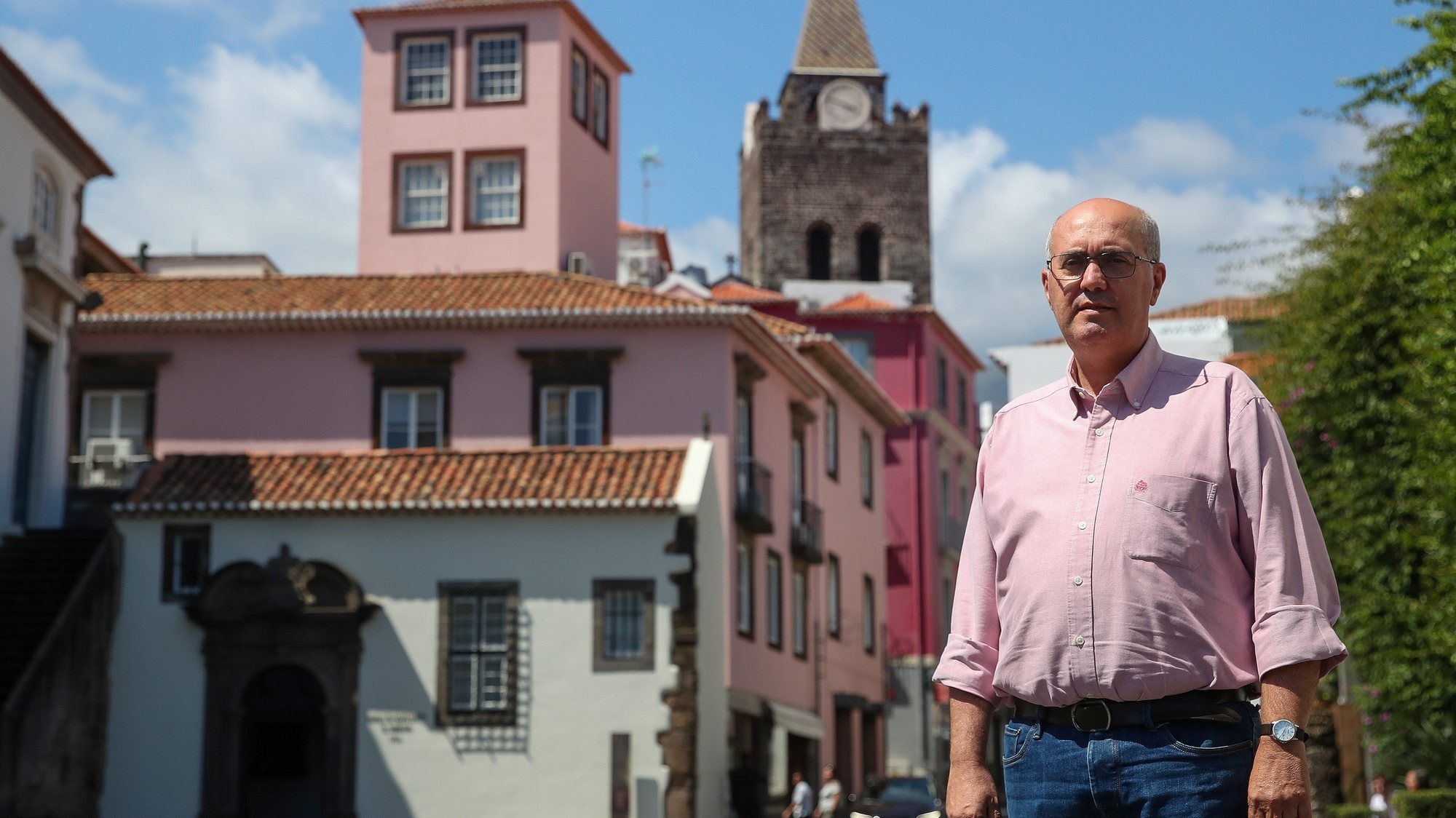 Roberto Almada, cabeça de lista pelo BE (Bloco de Esquerda) na Madeira às Eleições Legislativas da Madeira marcadas para 26 de maio, em entrevista à Agência Lusa, no Funchal, 23 de abril de 2024, (ACOMPANHA TEXTO DE 08-05-2024) HOMEM DE GOUVEIA/LUSA