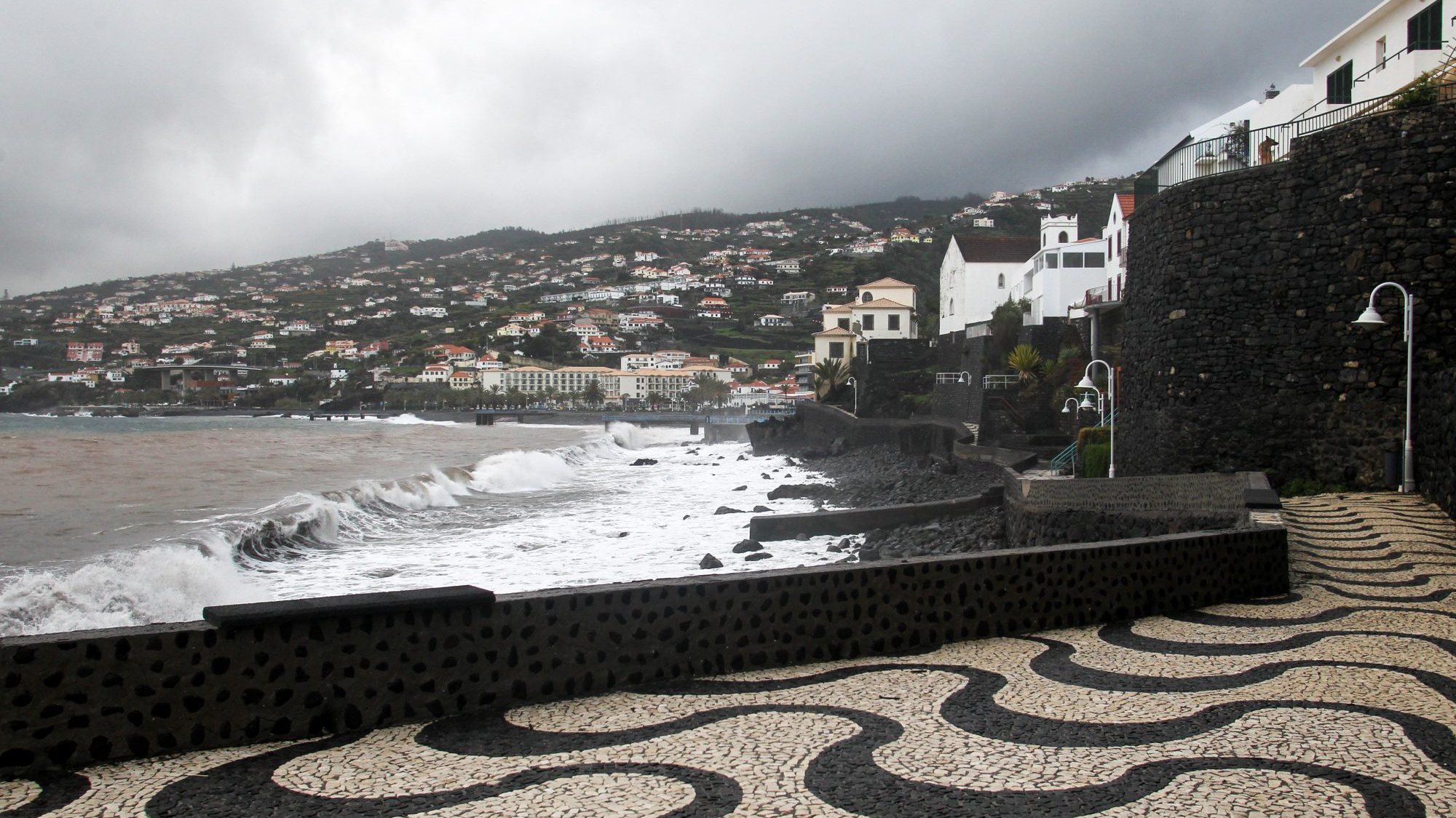 afetou a costa sul e as regiões montanhosas da Madeira