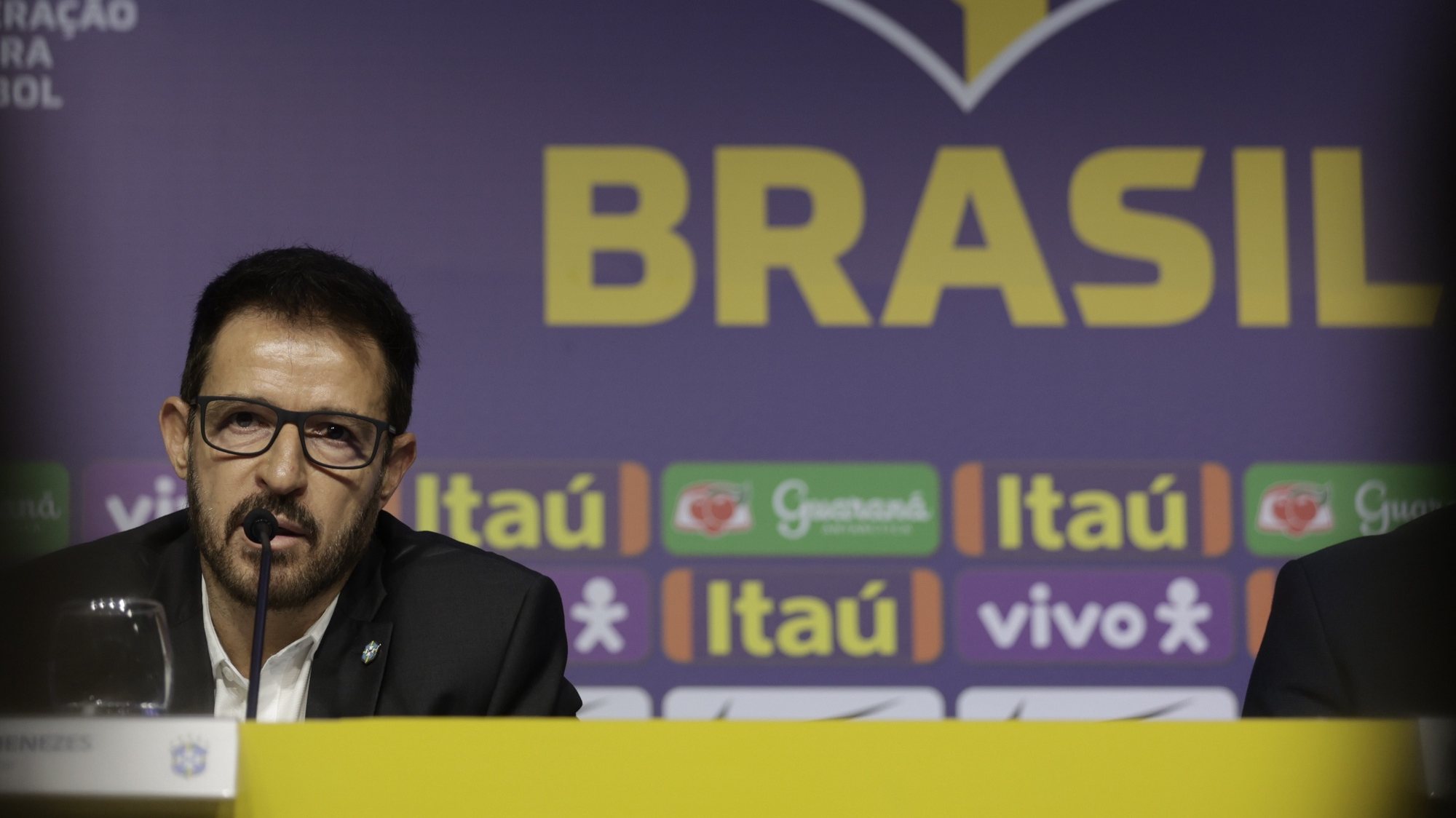 epa10500672 New coach of the Brazilian national soccer team Ramon Menezes speaks during a press conference, in Rio de Janeiro, Brazil, 03 March 2023.  EPA/Antonio Lacerda