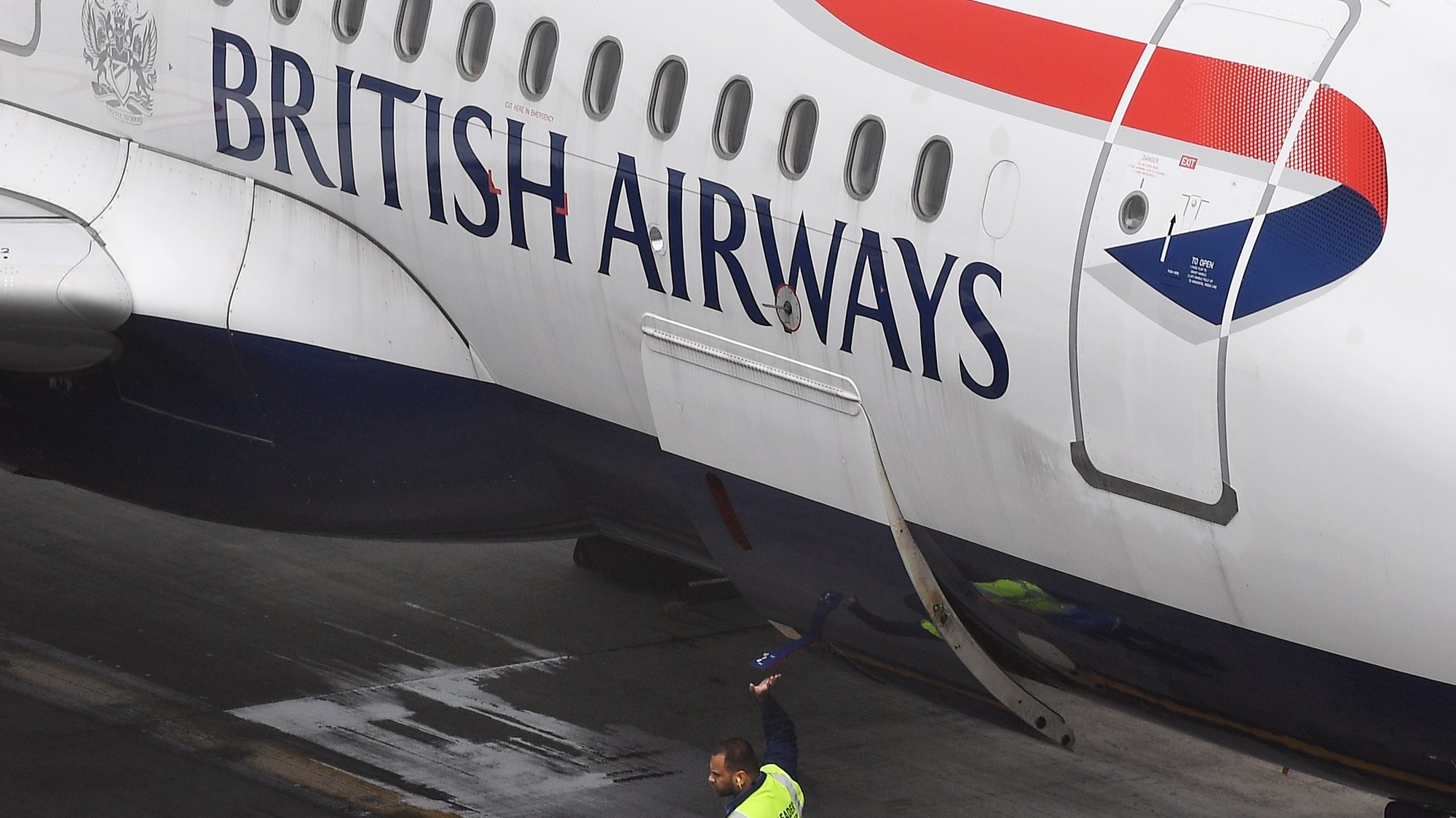 epa08749894 (FILE) - Ground personnel closes a cargo door of a British Airways aircraft standing on a parking position at Heathrow Airport in London, Britain, 29 May 2017 (reissued 16 October 2020). Britain&#039;s flagship aircraft carrier British Airways was on 16 October 2020 fined by the British Information Commissioner&#039;s Office, IOC, 20 million pound for &#039;failing to protect the personal and financial details of more than 400,000 of its customers&#039;, and processing &#039;personal data without adequate security measures in place&#039; as the authority stated.  EPA/ANDY RAIN *** Local Caption *** 56053393