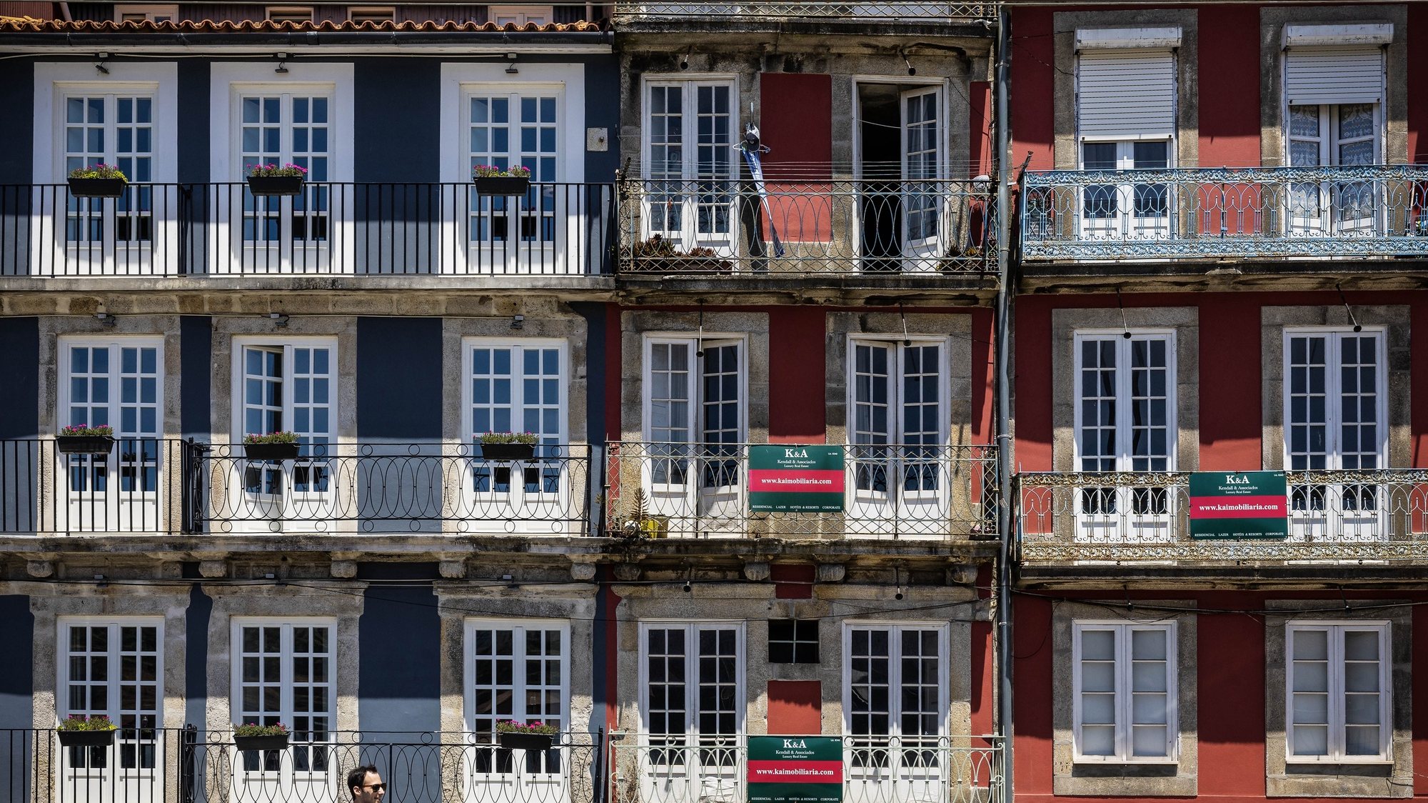 Vista de habitações na zona histórica do Porto, 13 de junho de 2024. JOSÉ COELHO/LUSA