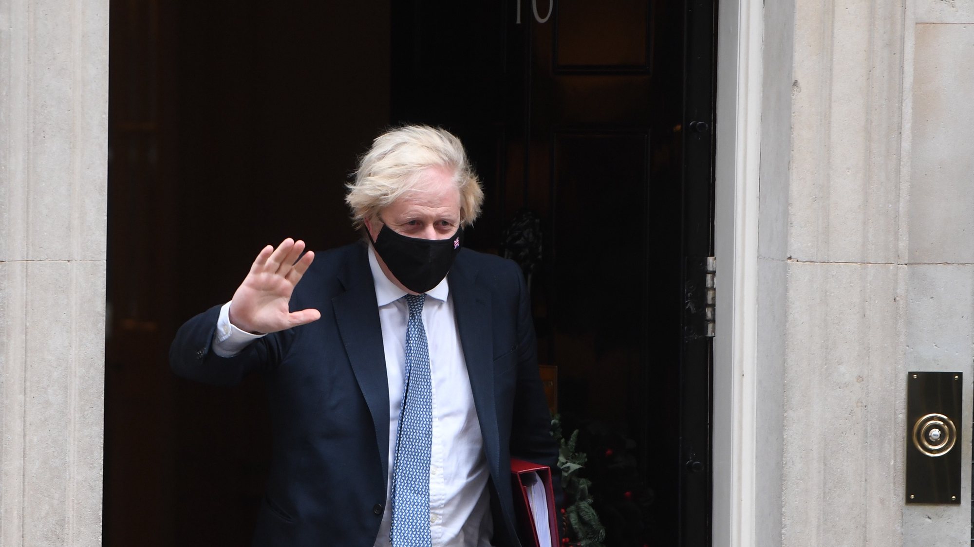 epa09629263 British Prime Minister Boris Johnson departs Downing Street to attend Prime Minister&#039;s Questions (PMQ) in London, Britain, 08 December 2021. Johnson faces questions amid allegations that Downing Street staff held a party during the Covid-19 lockdown on Christmas 2020.  EPA/NEIL HALL