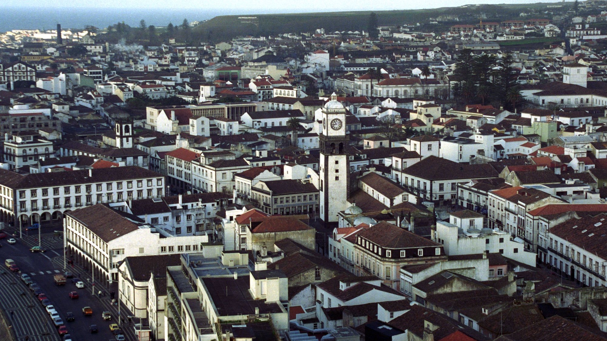 Vista panorâmica sobre Ponta Delgada, Açores, a 31 de janeiro de 1990.

Lusa