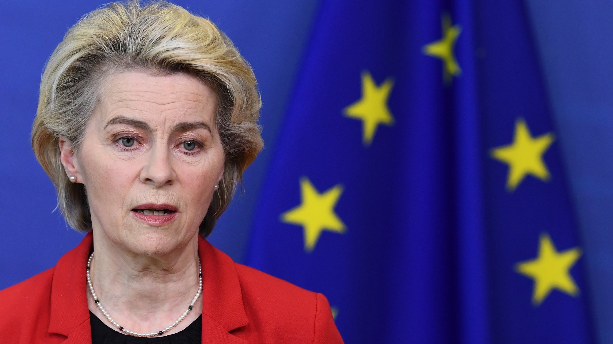 epa09706198 European Commission President Ursula von der Leyen gives a statement on Ukraine at the EU headquarters in Brussels, Belgium, 24 January 2022. The European Union aims to help Ukraine with a 1.2 billion euro financial aid package in grants and loans to mitigate the effects of the conflict with Russia, von der Leyen said.  EPA/JOHN THYS / POOL