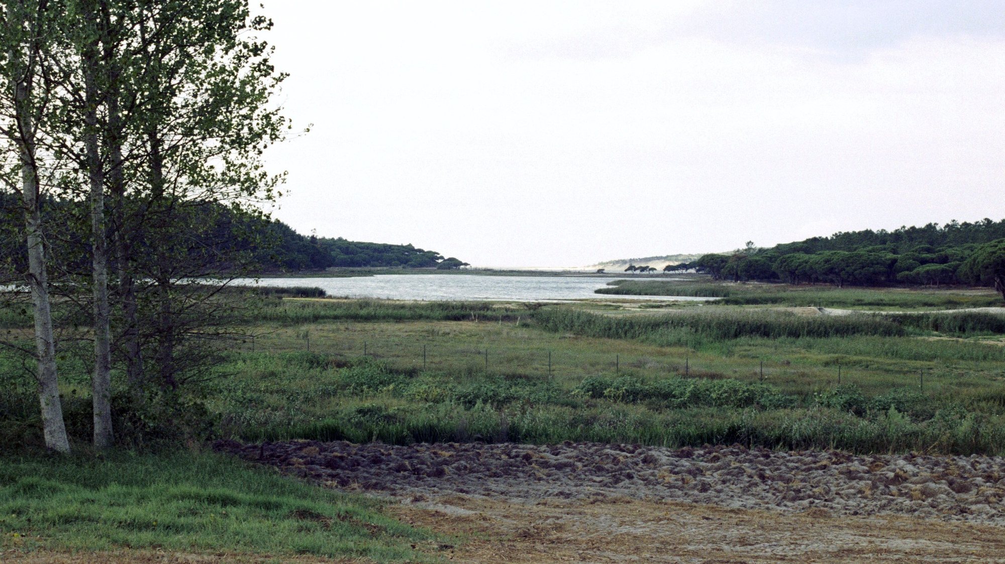Panorâmica da Lagoa de Albufeira, em Sesimbra a 12 de setembro de 1990.