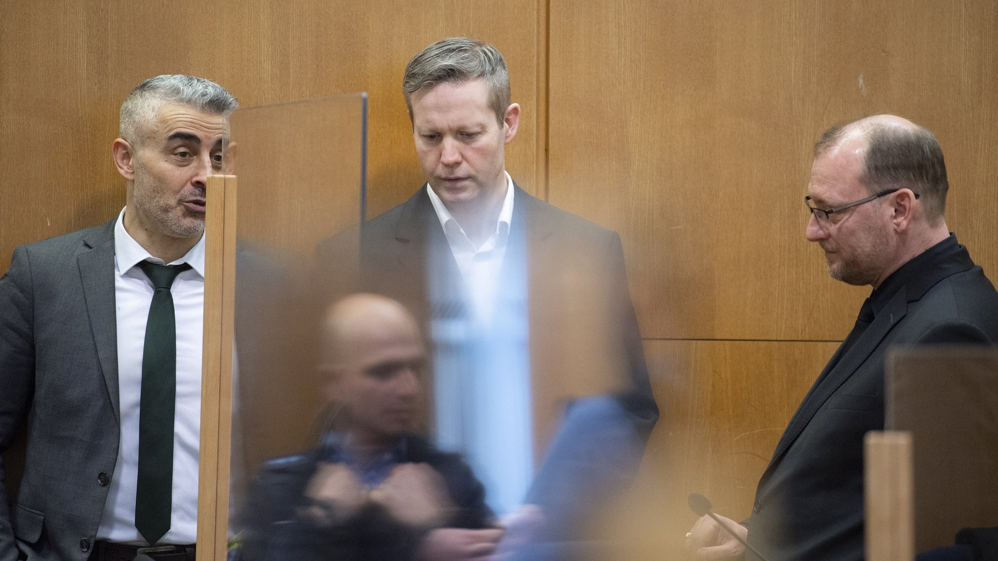 epa08936898 Mustafa Kaplan (L) and Joerg Hardies (R), defence lawyers of the main accused Stephan Ernst (C), wait for the continuation of the trial against Stephan Ernst, accused of murdering politician Walter Luebcke, at the Higher Regional Court in Frankfurt am Main, Germany, 14 January 2021. Main defendant Stephan Ernst, who has a history of right-wing extremism, is accused of shooting Walter Luebcke, a politician of the German Christian Democrats (CDU) in the state of Hesse who had been outspoken in his support of refugees.  EPA/BORIS ROESSLER / POOL