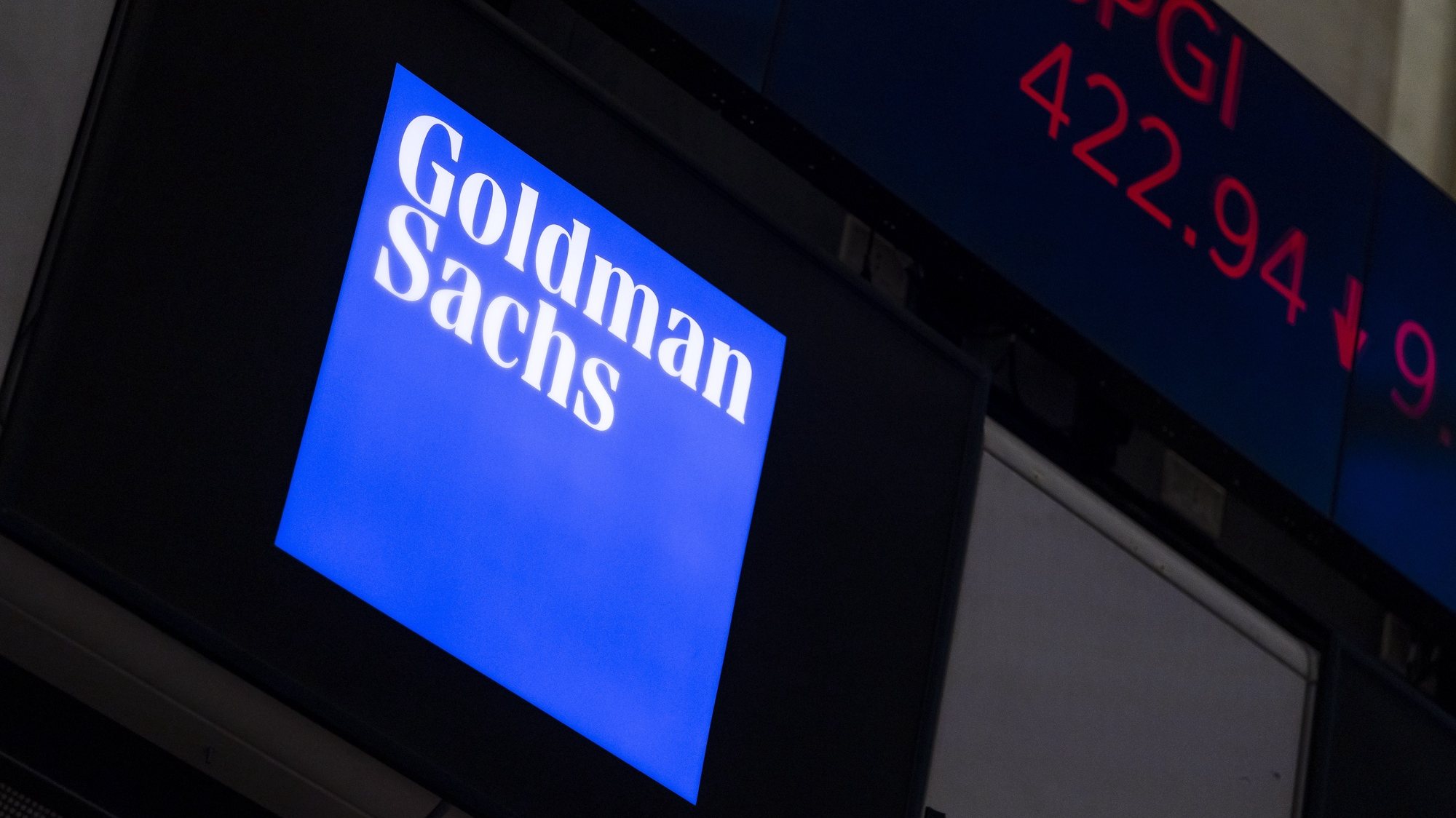 epa09693418 A sign for the bank Goldman Sachs on the floor of the New York Stock Exchange in New York, New York, USA, on 18 January 2022. Goldman Sachs posted quarterly profit below analysts’ estimates as trading revenue slumped, sending its shares down more than 8 percent in Tuesday&#039;s morning trading session.  EPA/JUSTIN LANE
