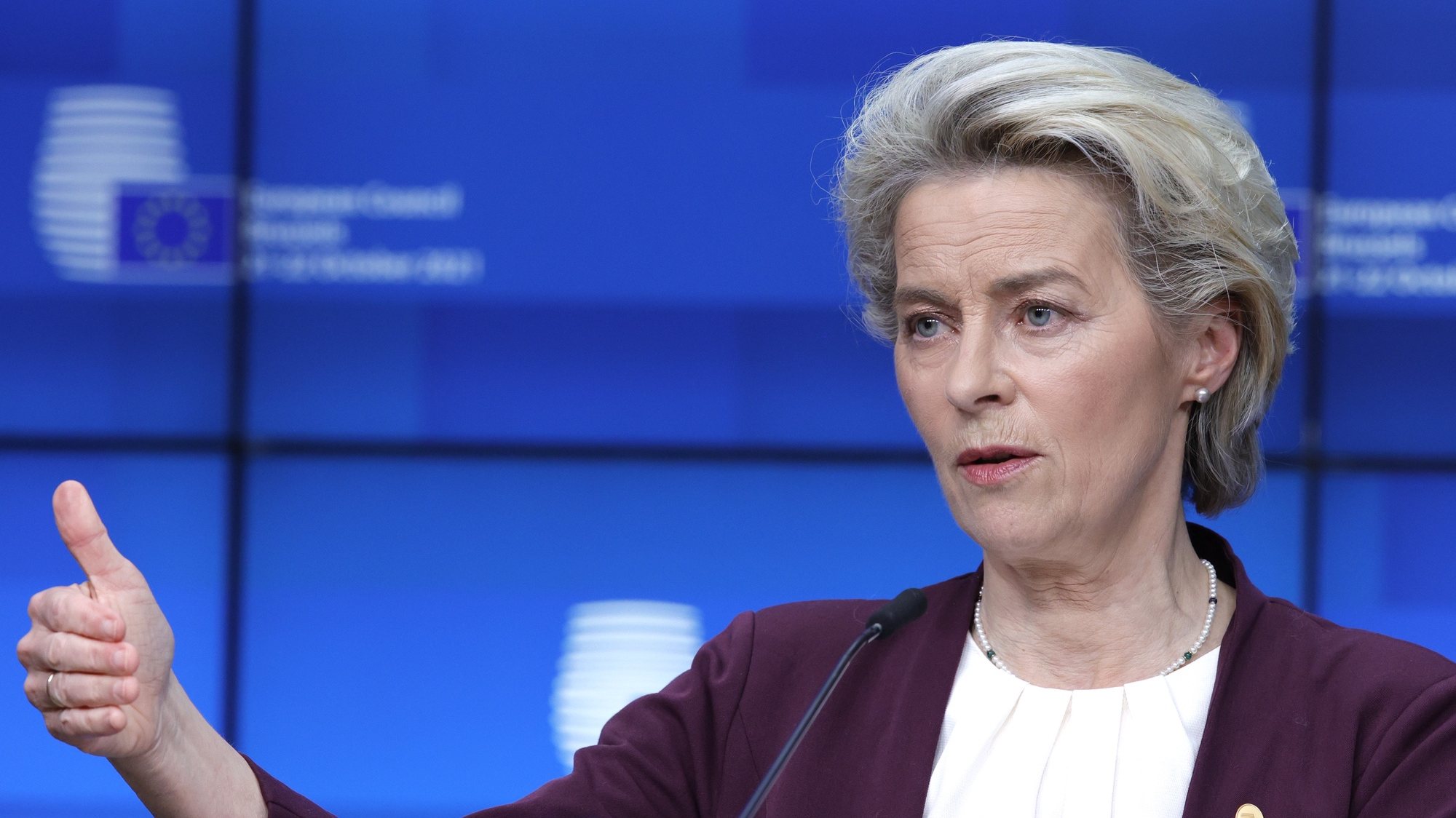 epa09539173 European Commission President Ursula von der Leyen speaks during a media conference at an EU summit in Brussels, Belgium, 22 October 2021. European Union leaders concluded a two-day summit, on 22 October 2021, in which they discussed issues such as climate change, the energy crisis, COVID-19 developments and migration.  EPA/Olivier Matthys / POOL