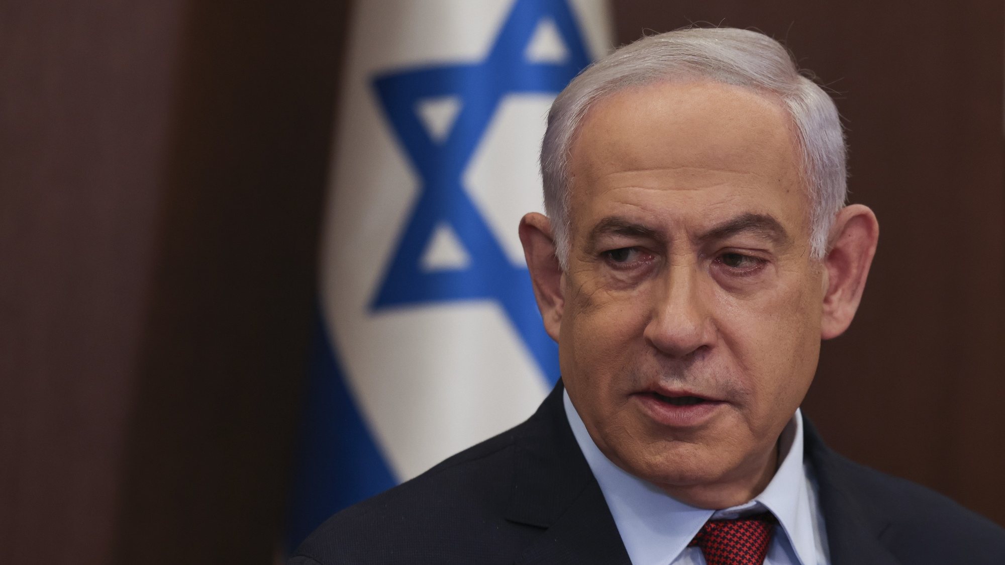 epa11020853 Israeli Prime Minister Benjamin Netanyahu attends the weekly cabinet meeting at the prime minister&#039;s office in Jerusalem, 10 December 2023.  EPA/RONEN ZVULUN / POOL