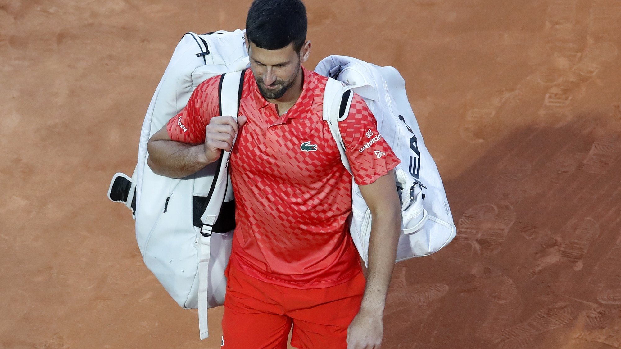 epa10571257 Novak Djokovic of Serbia reacts after losing his third round match against Lorenzo Musetti of Italy at the Monte-Carlo Rolex Masters tournament in Roquebrune Cap Martin, France, 13 April 2023.  EPA/SEBASTIEN NOGIER