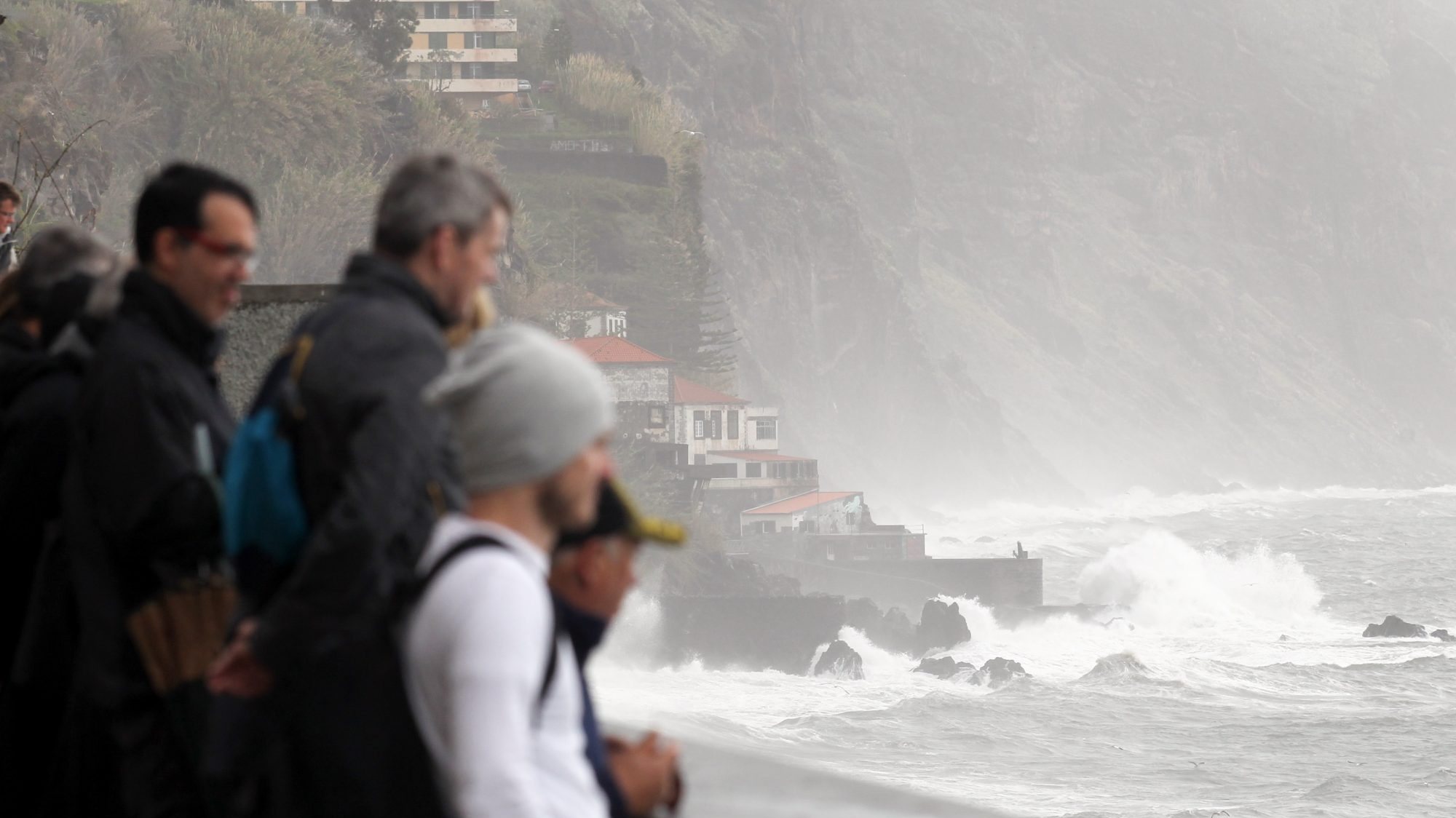 Capitania aponta para ondas até 3,5 metros na costa norte e 1,5 metro na parte sul, com base nas previsões do Instituto Português do Mar e da Atmosfera