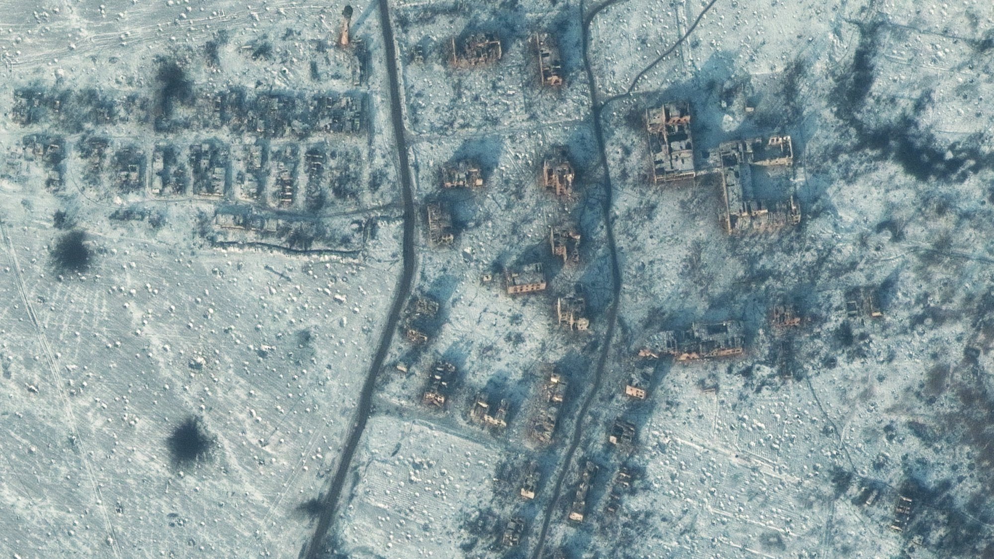 epa10400572 A handout satellite image made available by Maxar Technologies shows destroyed buildings in Soledar, Ukraine, 11 January 2023. Ukraine&#039;s President Volodymyr Zelenskyy has said that fighting was continuing in Soledar, an eastern Ukrainian city that Russian mercenary group Wagner claimed to control earlier, and that the front was holding.  EPA/MAXAR TECHNOLOGIES HANDOUT -- MANDATORY CREDIT: SATELLITE IMAGE 2022 MAXAR TECHNOLOGIES -- THE WATERMARK MAY NOT BE REMOVED/CROPPED -- HANDOUT EDITORIAL USE ONLY/NO SALES