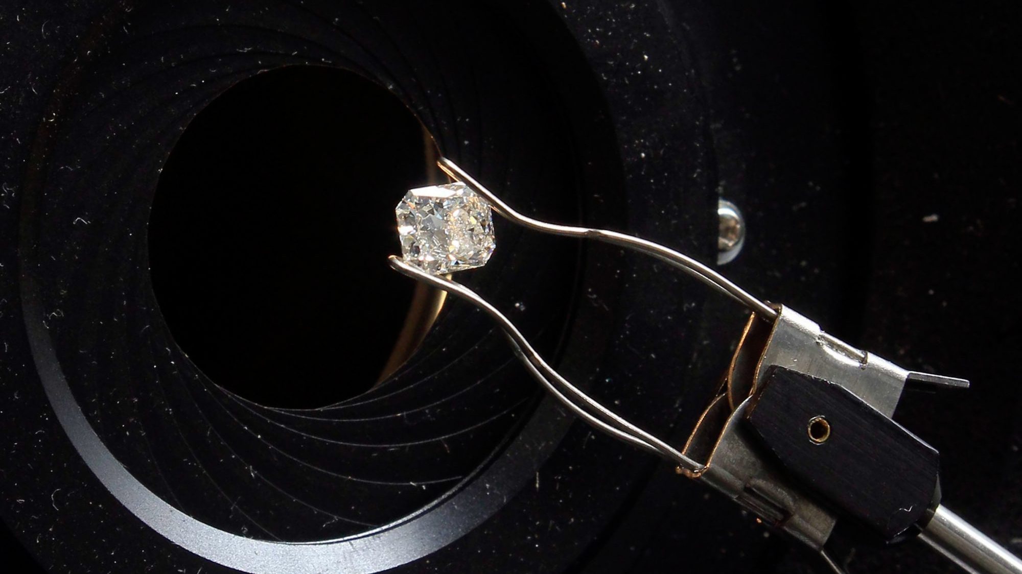 Angola tem nova fábrica de lapidação de diamantes orçada em 4,3 M€