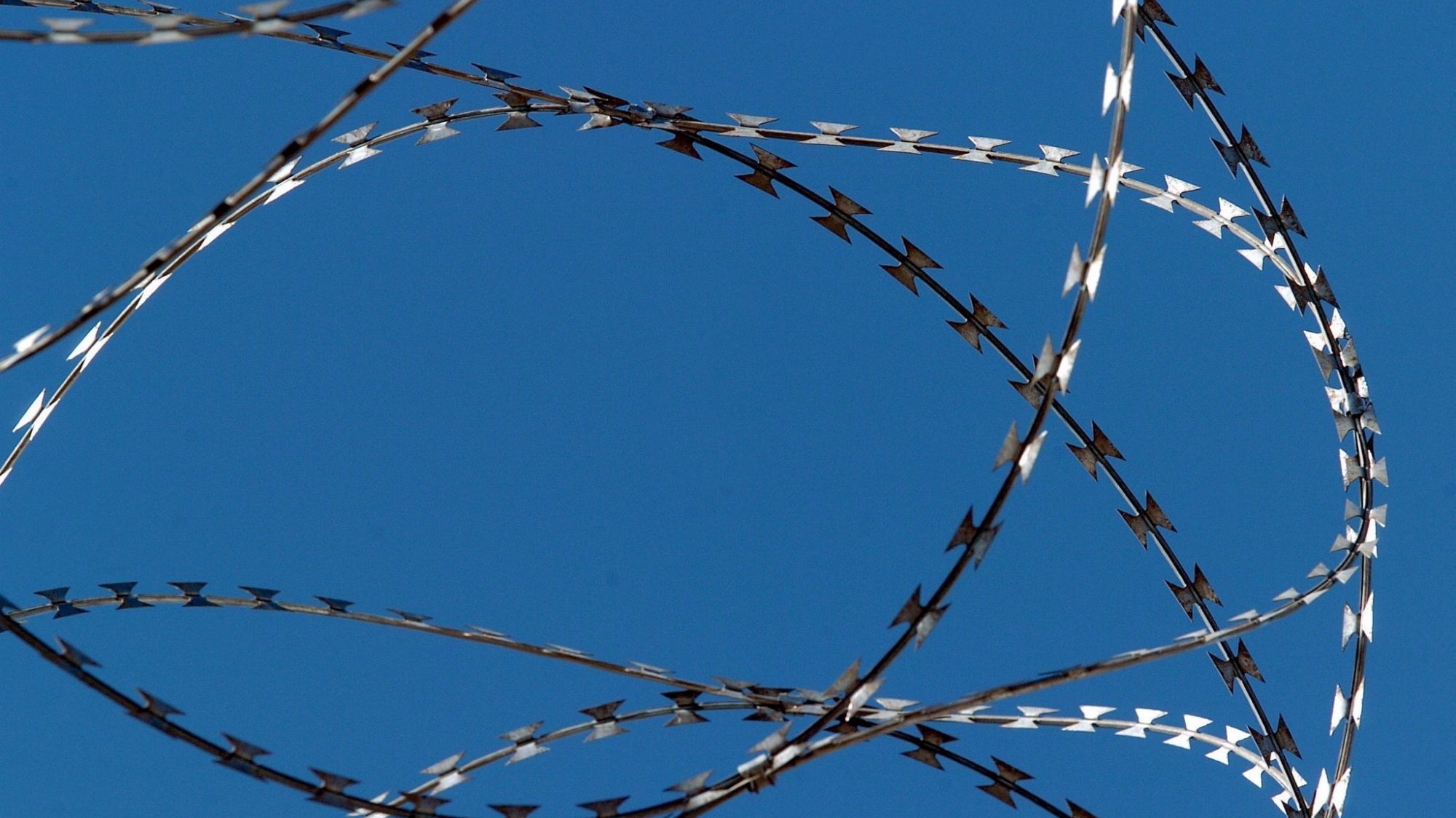 Mais de 1.800 reclusos escaparam esta segunda-feira de uma prisão no estado de Imo