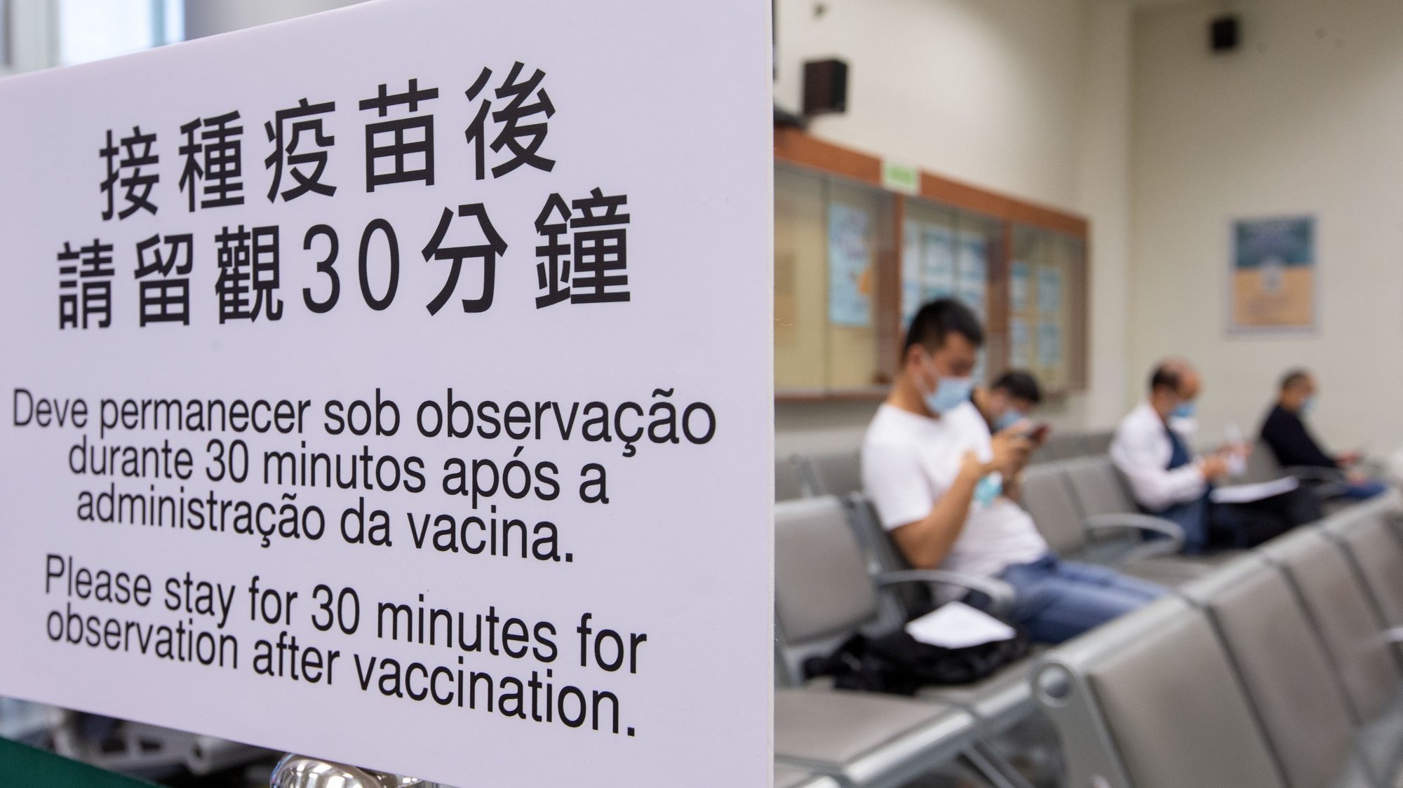 Teve hoje inicio a vacinação geral para os residentes de Macau da vacina contra o covid -19, 22 fevereiro 2021, Pouco mais de 2% da população de Macau inscreveu-se para ser vacinada contra a covid-19, indicam  dados hoje divulgados pelas autoridades, no dia em que arrancou a vacinação geral dos residentes. . CARMO CORREIA/LUSA