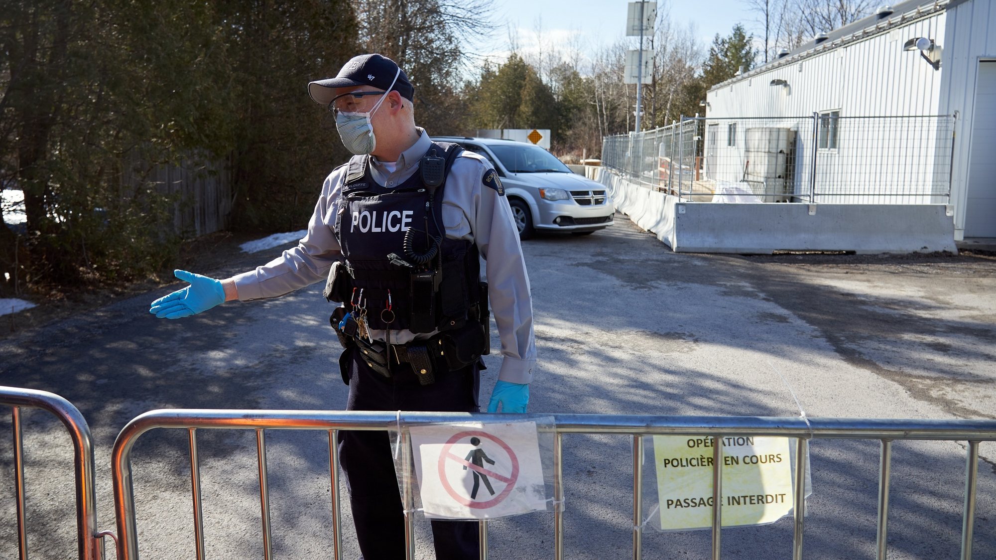 epa08310226 Canadian federal police (RCMP) officer on guard at Roxham road at Saint-Bernard-de-Lacolle, Quebec, Canada, 20 March 2020. US President Donald J. Trump and Canadian Prime Minster Justin Trudeau announced on 20 March that the Canadian-US border will be closed to non-essential traffic to slow the spread of the COVID-19 coronavirus pandemic. Countries around the world are taking increased measures to stem the widespread of the SARS-CoV-2 coronavirus which causes the Covid-19 disease.  EPA/ANDRE PICHETTE