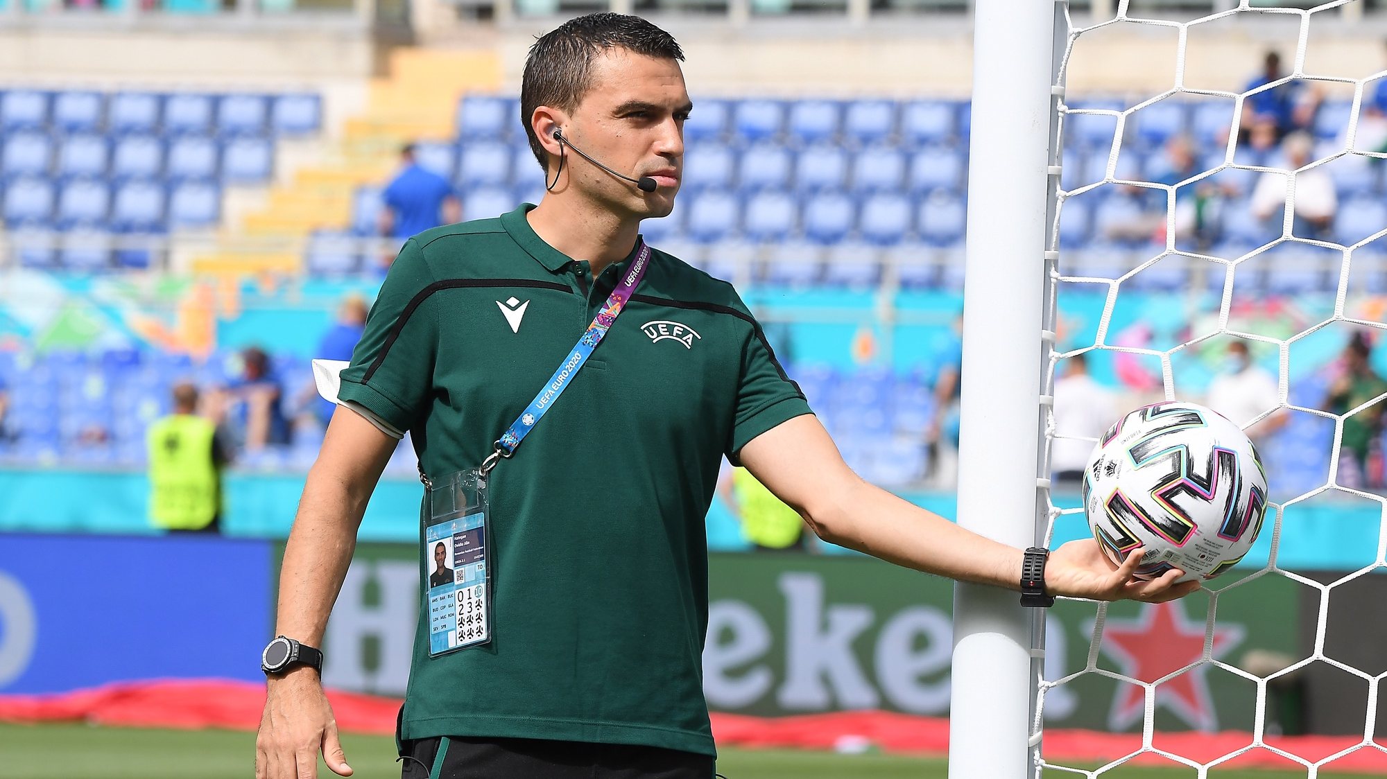 epa09288336 Romanian referee Ovidiu Hategan checks the goal line technology prior to the UEFA EURO 2020 group A preliminary round soccer match between Italy and Wales in Rome, Italy, 20 June 2021.  EPA/Alberto Lingria / POOL (RESTRICTIONS: For editorial news reporting purposes only. Images must appear as still images and must not emulate match action video footage. Photographs published in online publications shall have an interval of at least 20 seconds between the posting.)