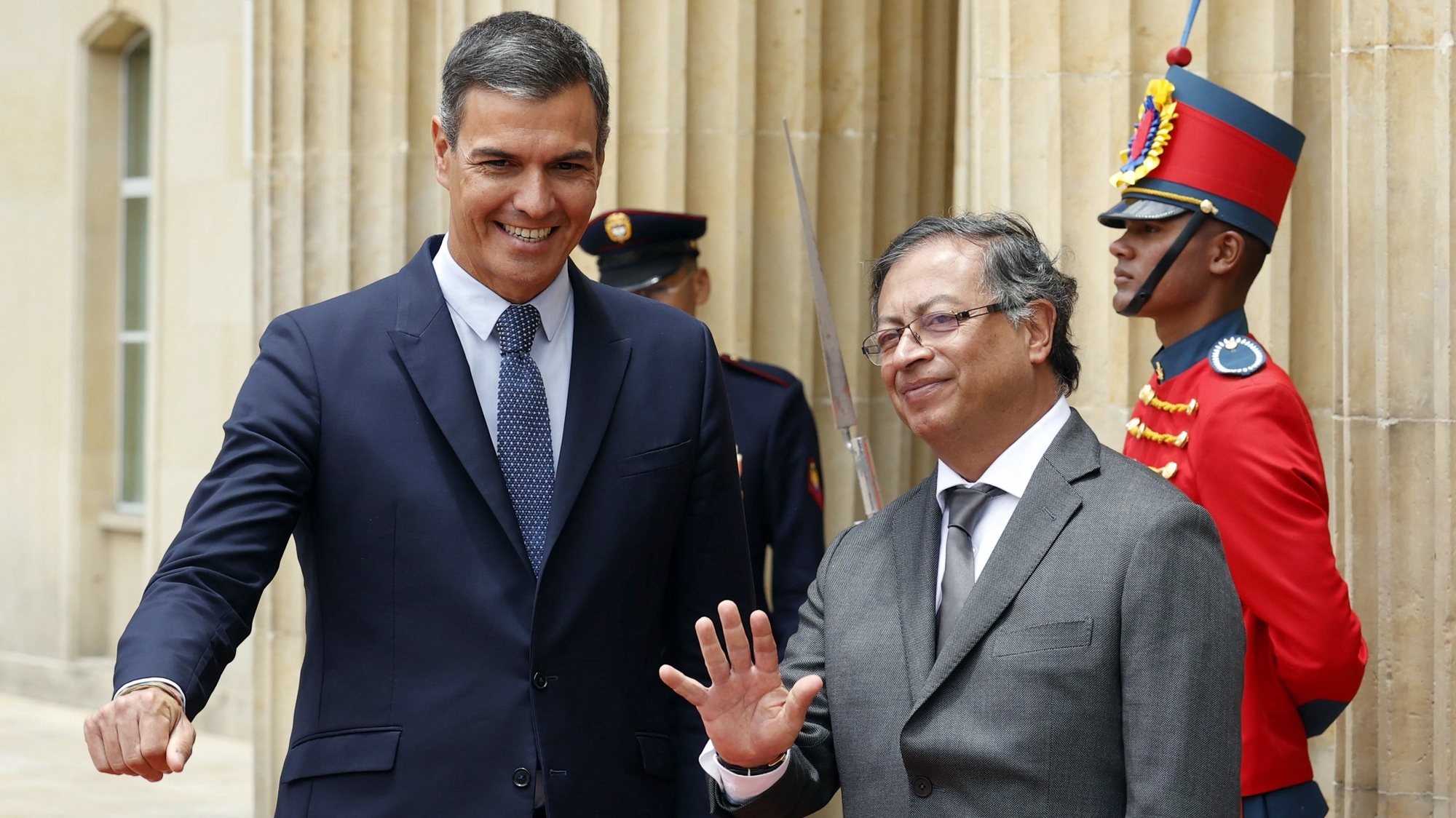 epa10136587 Spanish Prime Minister Pedro Sanchez (L), together with the President of Colombia Gustavo Petro, attend a military honors ceremony, in Bogota, Colombia, 24 August 2022.  EPA/Mauricio Duenas Castaneda