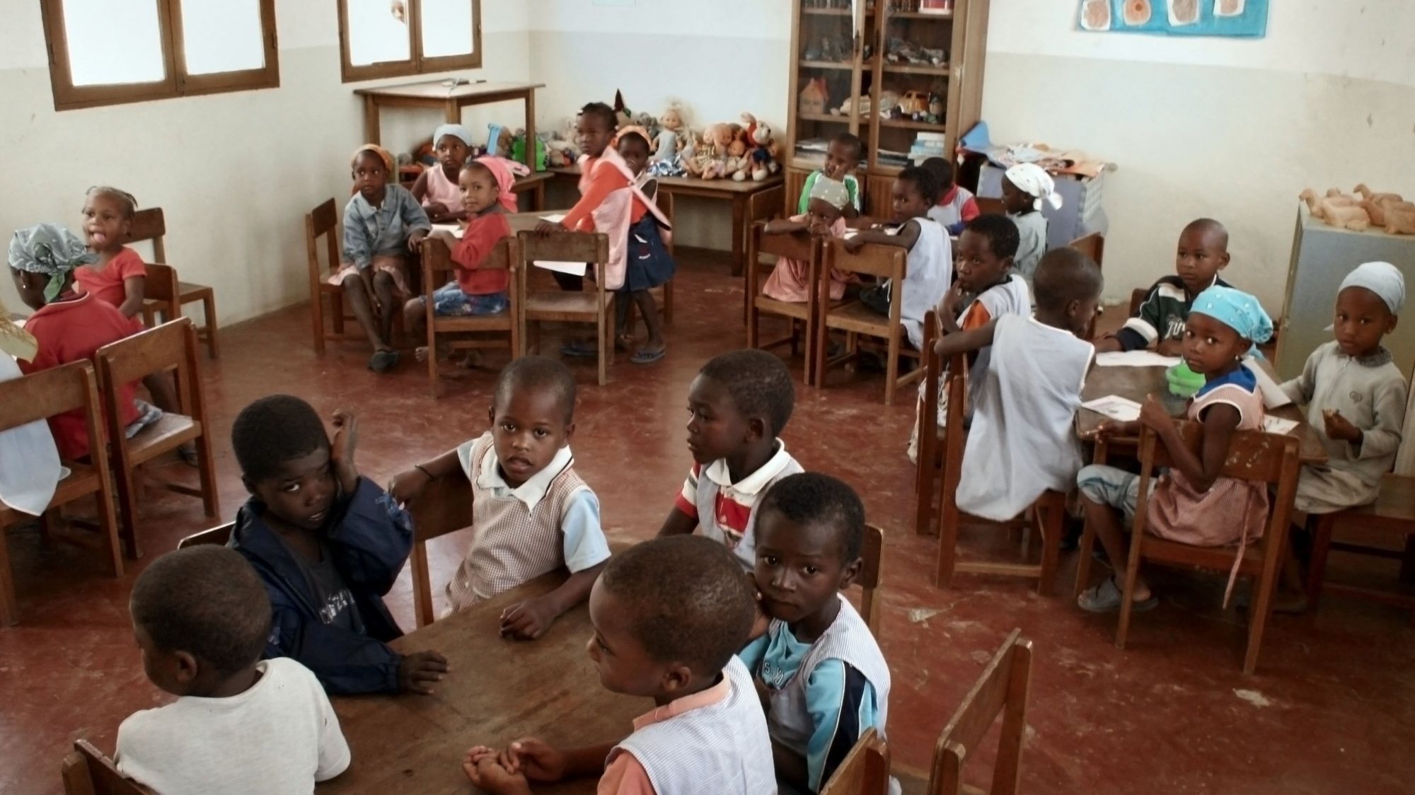 Em causa está um acordo com aquela agência das Nações Unidas, formalmente assinado esta sexta-feira com o Governo cabo-verdiano, em que o PAM se compromete a disponibilizar, durante seis meses, alimentação a 89.715 alunos do pré-escolar, primário e secundário de 788 escolas