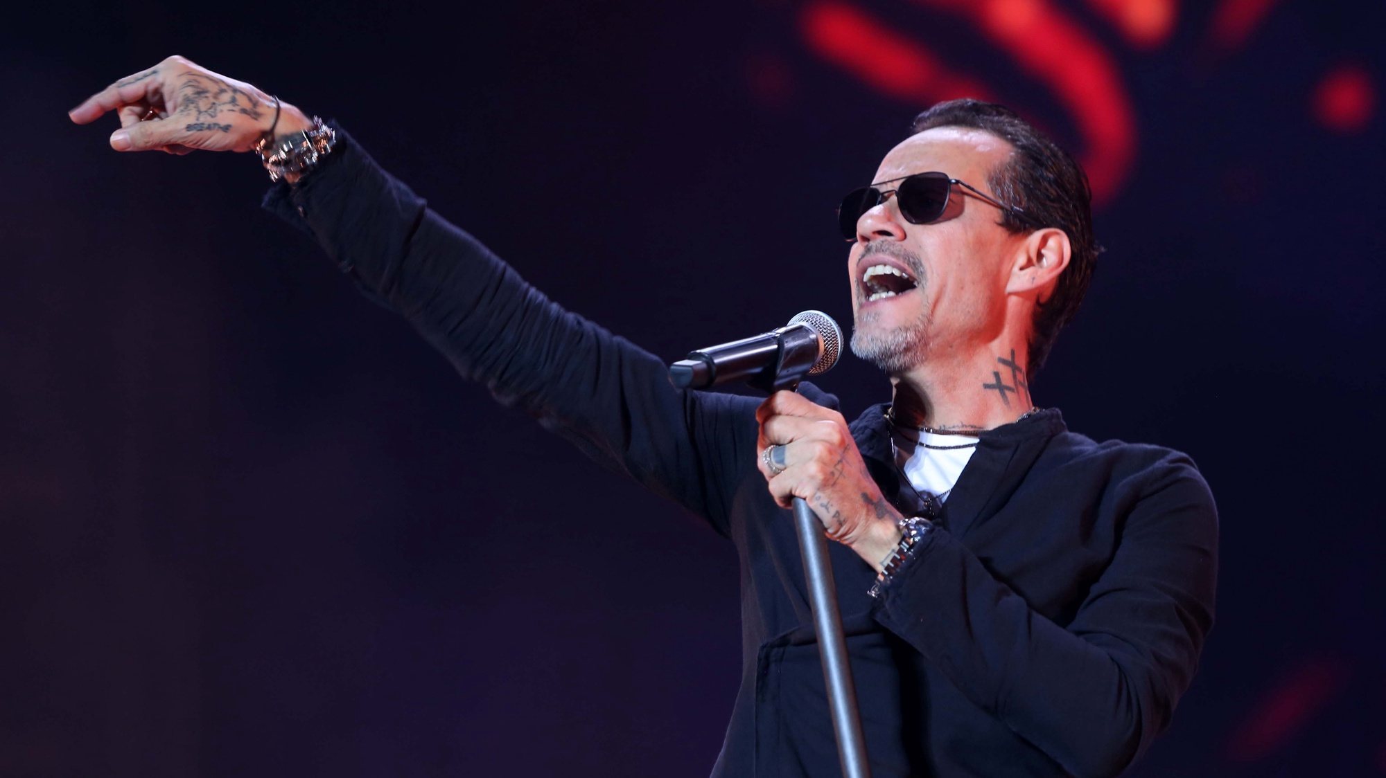 epa10944305 Puerto Rican singer Marc Anthony performs in concert during his &#039;Viviendo Tour&#039; at the &#039;Beto Avila&#039; Baseball Stadium in Cancun, Mexico, 27 October 2023.  EPA/ALONSO CUPUL