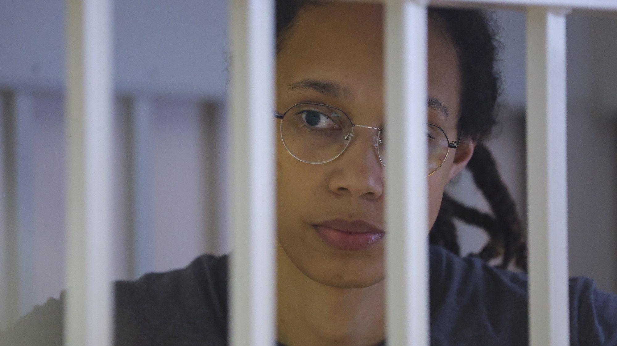 epa10105902 U.S. basketball player Brittney Griner stands inside a defendants&#039; cage before the court&#039;s verdict in Khimki City court in Khimki outside Moscow, Russia, 04 August 2022. The Khimki City Court has sentenced Griner to nine years in prison after finding her guilty on charges of drug smuggling.  EPA/EVGENIA NOVOZHENINA / POOL