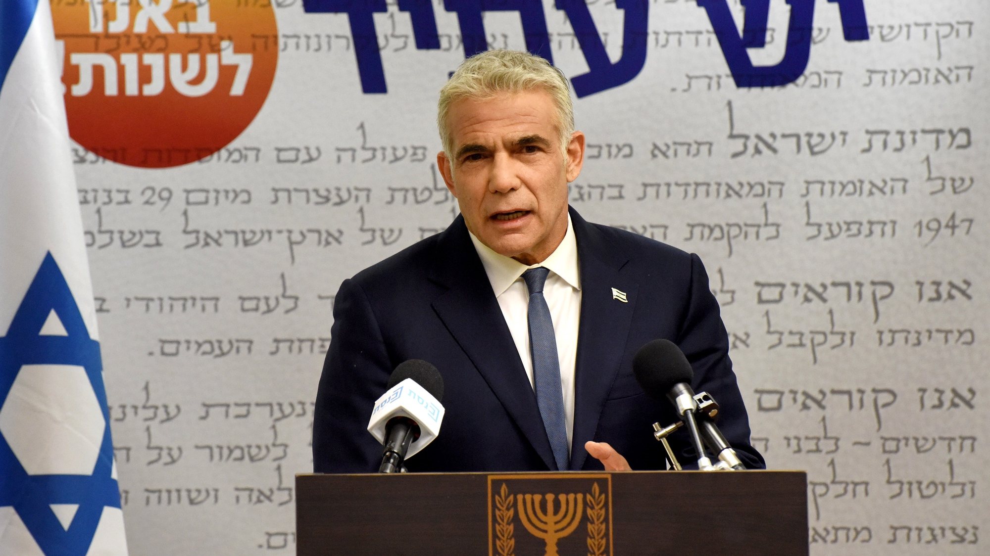 epa09238823 Chairman of the Yesh Atid Party, Yair Lapid, delivers a statement to the press in the Knesset, the Israeli Parliament, in Jerusalem, 31 May 2021. Leader of the Yemina party Bennett on 30 May announced he will form a coalition government with Yair Lapid&#039;s Yesh Atid.  EPA/DEBBIE HILL / POOL