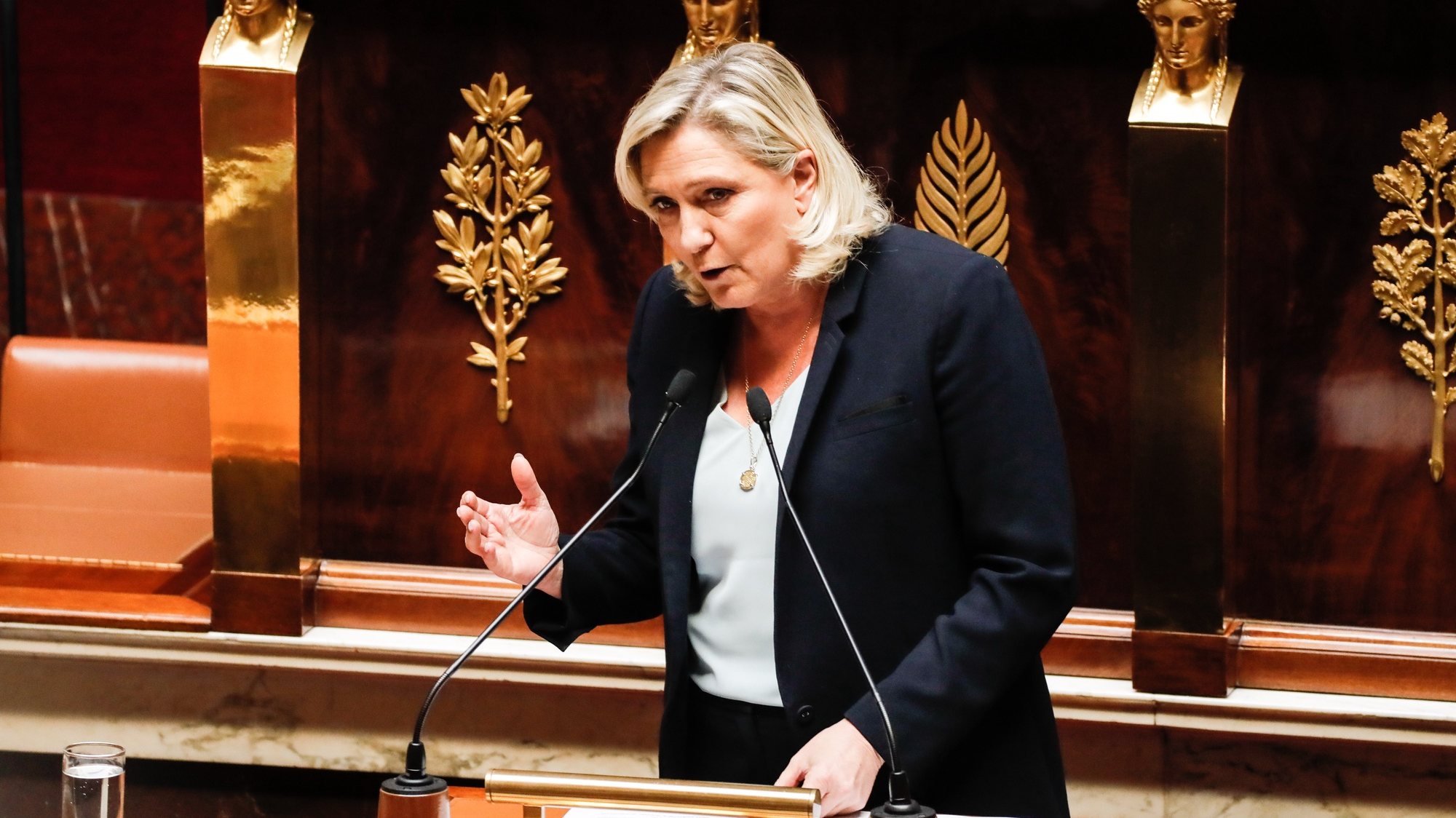 epa10263427 President of RN (Rassemblement National) Marine Le Pen gives an speech at the National Assembly during the examination of two motions of no-confidence against the government in Paris, France, 24 October 2022. The left-wing parliamentary groups of the &#039;Nupes&#039; coalition (New Popular Ecological and Social Union) and far right-wing deputies of RN (Rassemblement National) have tabled each one a motion of censure against the government of Prime Minister Elisabeth Borne after the application of Article 49 paragraph 3 of the Constitution to vote the state budget.  EPA/TERESA SUAREZ